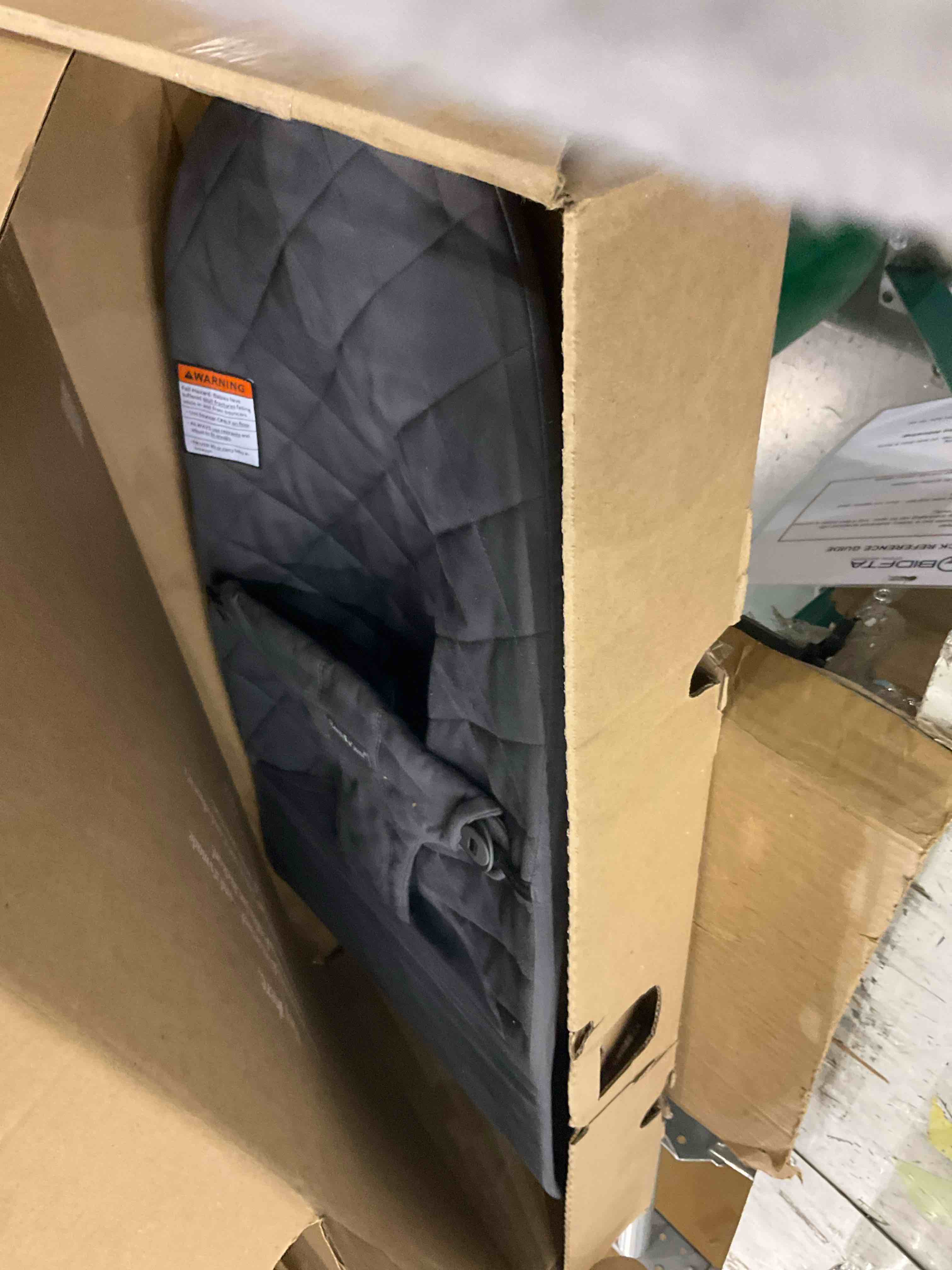 https://s3.amazonaws.com/lotting-images-prod/bidfta/PNK0278363_1738339593680.jpeg