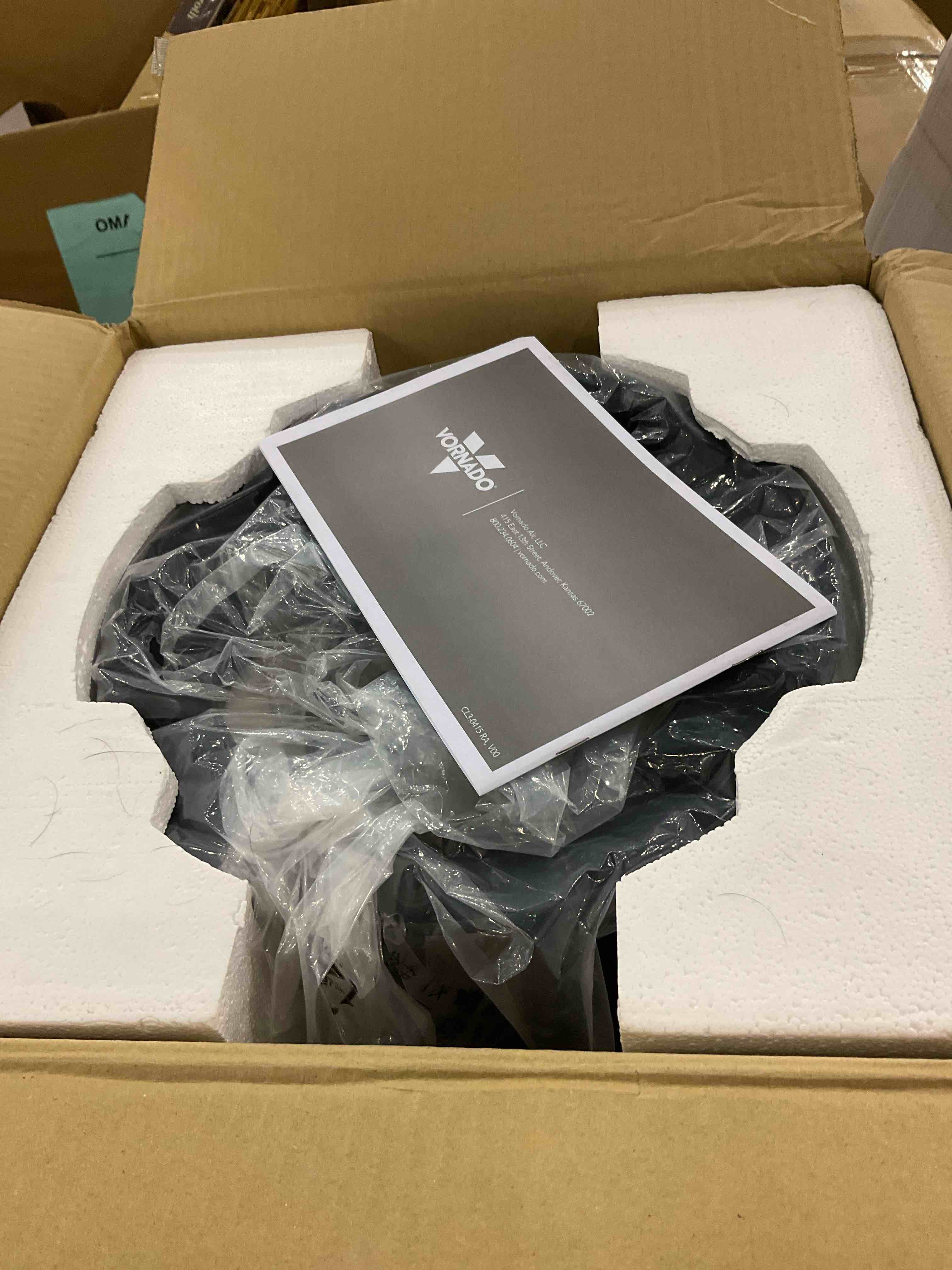 https://s3.amazonaws.com/lotting-images-prod/bidfta/PNK0278479_1738266450091.jpeg