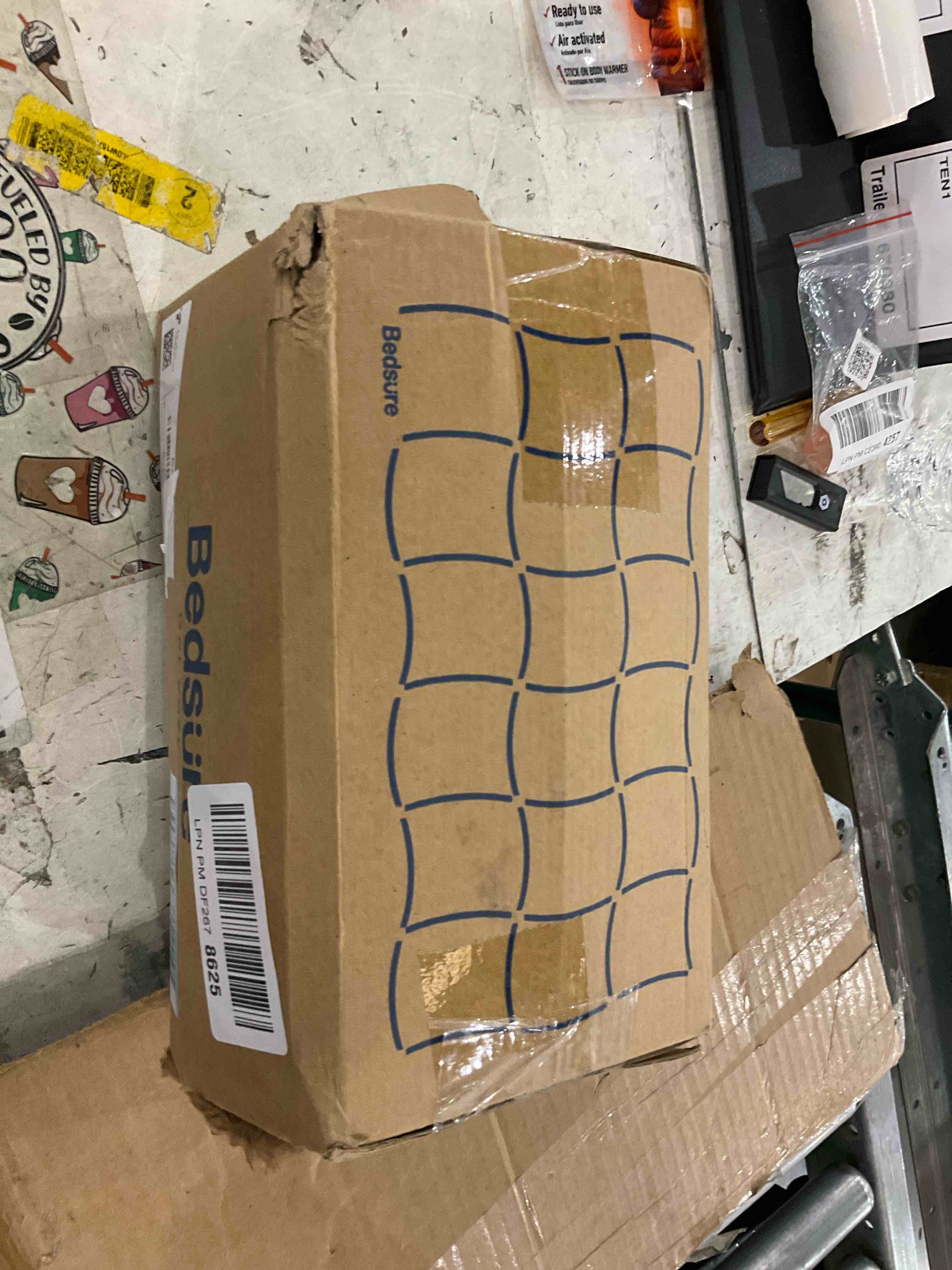 https://s3.amazonaws.com/lotting-images-prod/bidfta/PNK0278559_1738254407919.jpeg