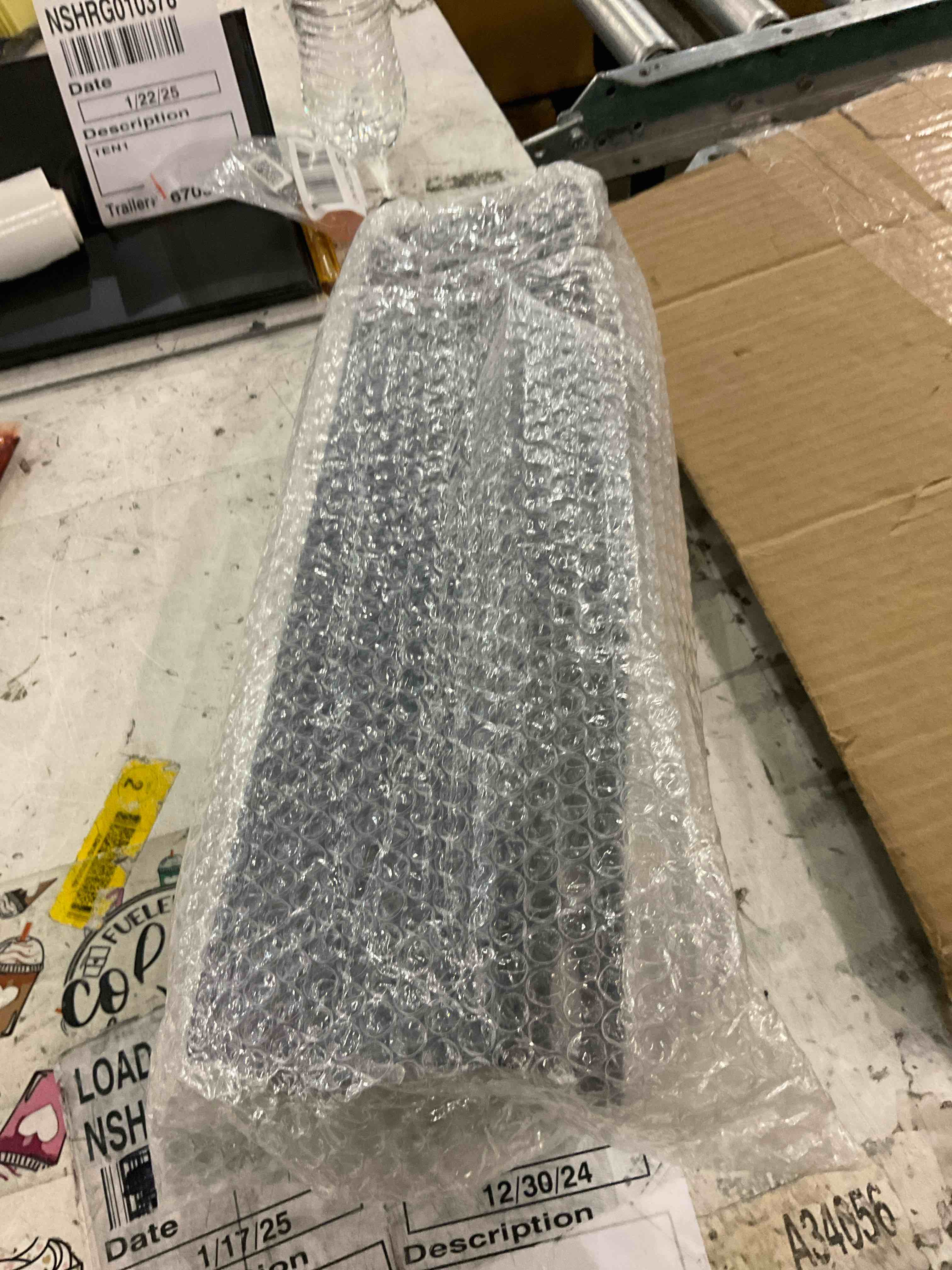 https://s3.amazonaws.com/lotting-images-prod/bidfta/PNK0278622_1738248590770.jpeg