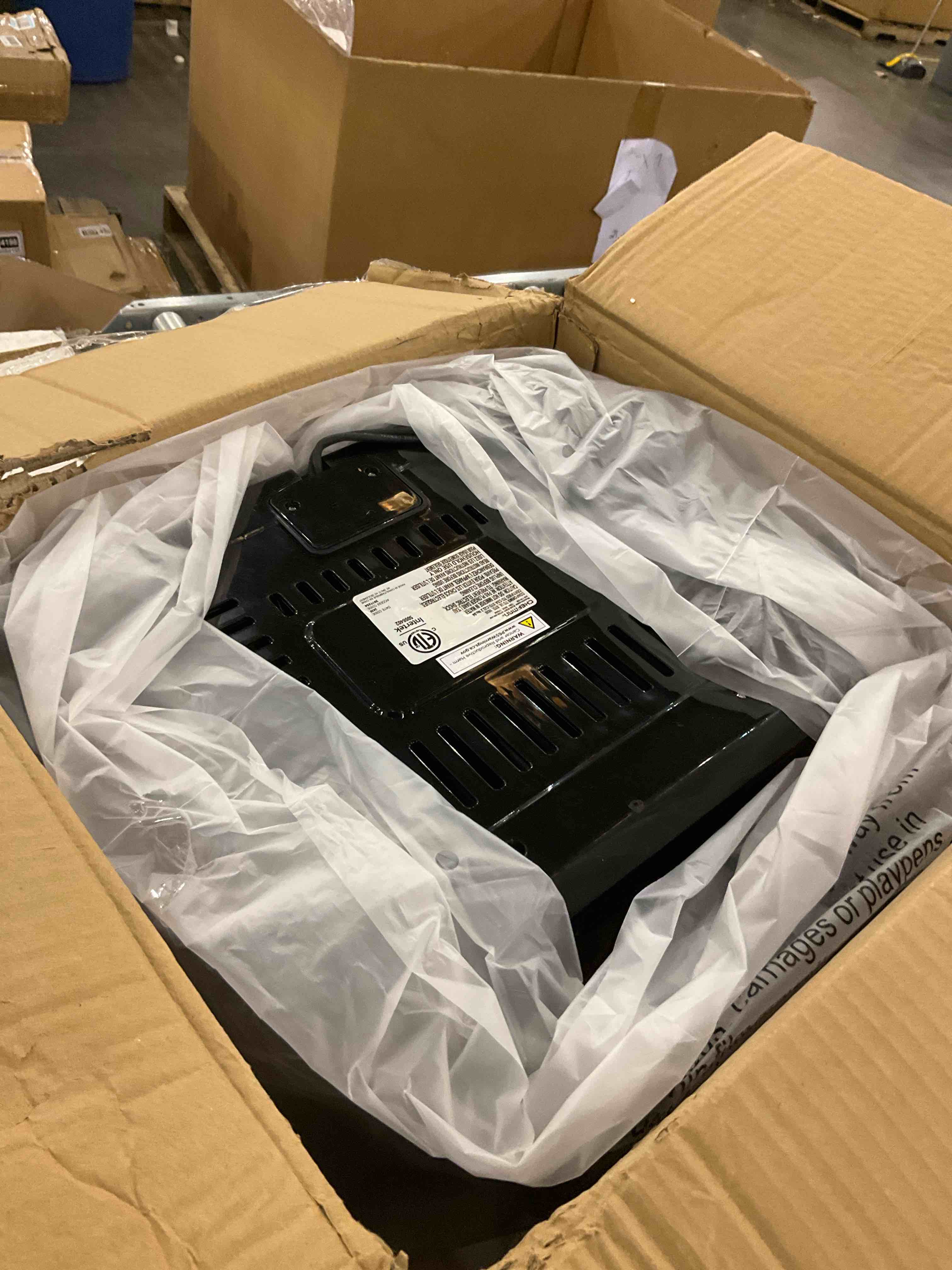 https://s3.amazonaws.com/lotting-images-prod/bidfta/PNK0278880_1738167775351.jpeg
