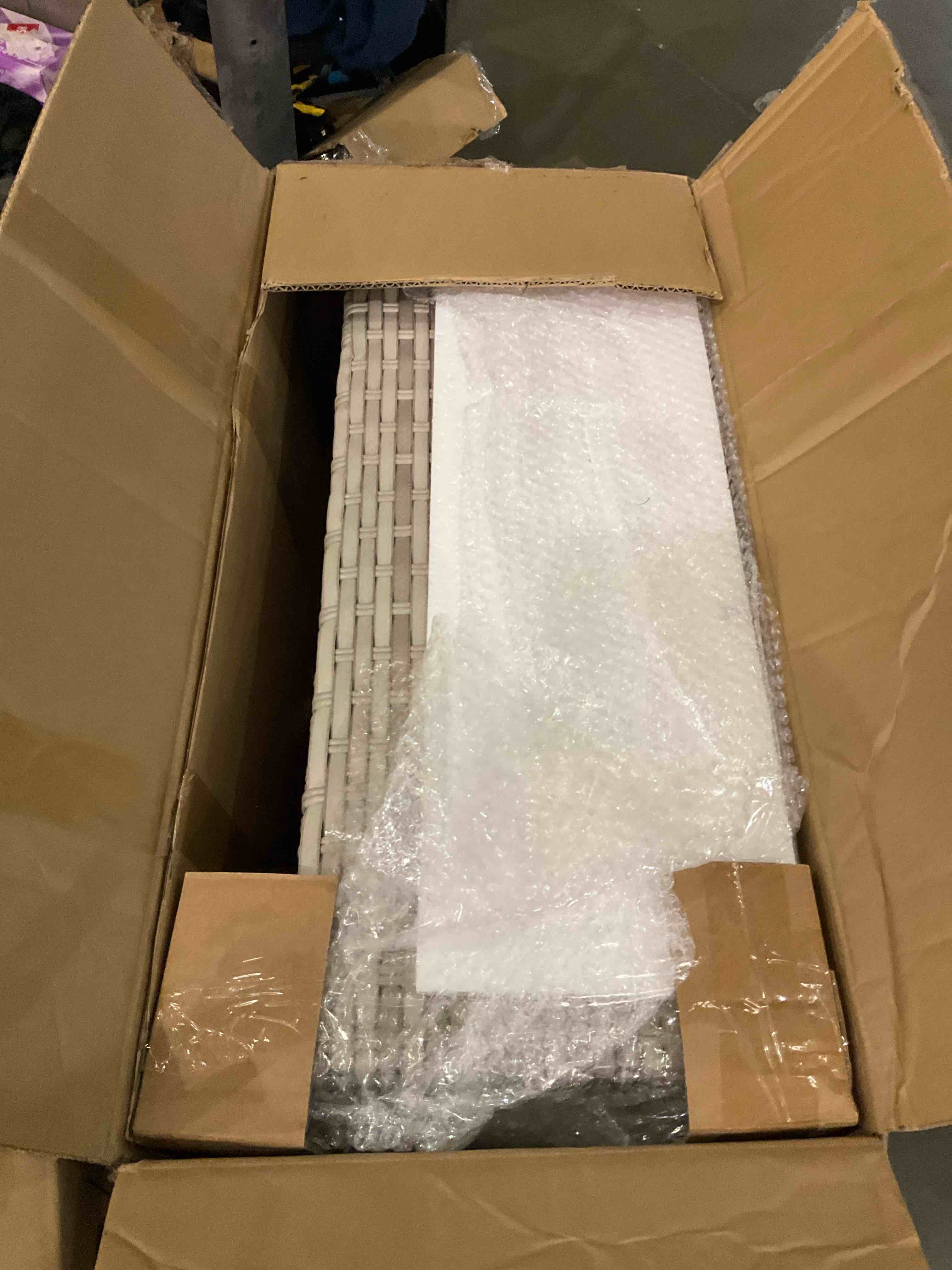 https://s3.amazonaws.com/lotting-images-prod/bidfta/PNK0280058_1731698654903.jpeg