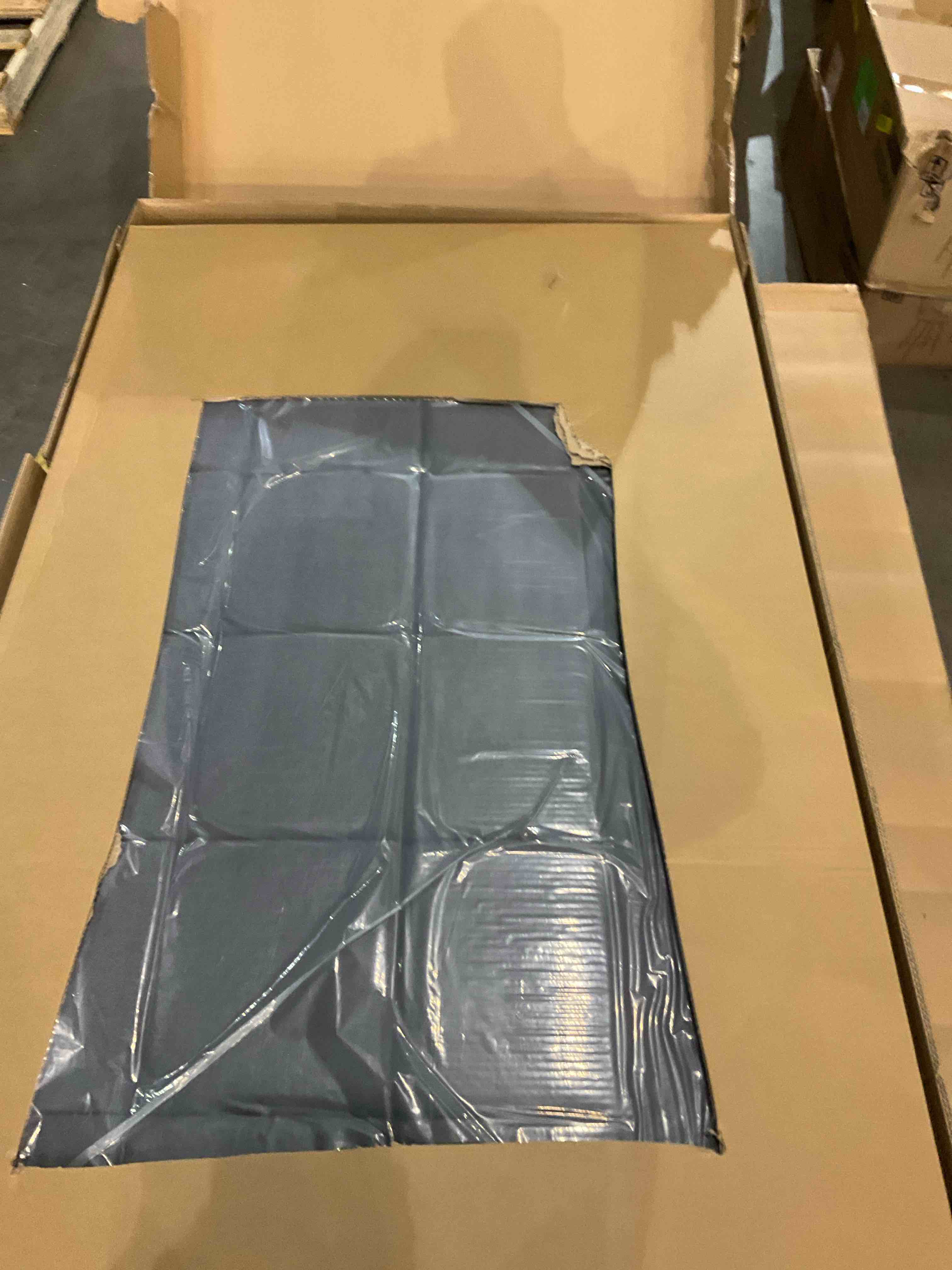 https://s3.amazonaws.com/lotting-images-prod/bidfta/PNK0280127_1731675240908.jpeg