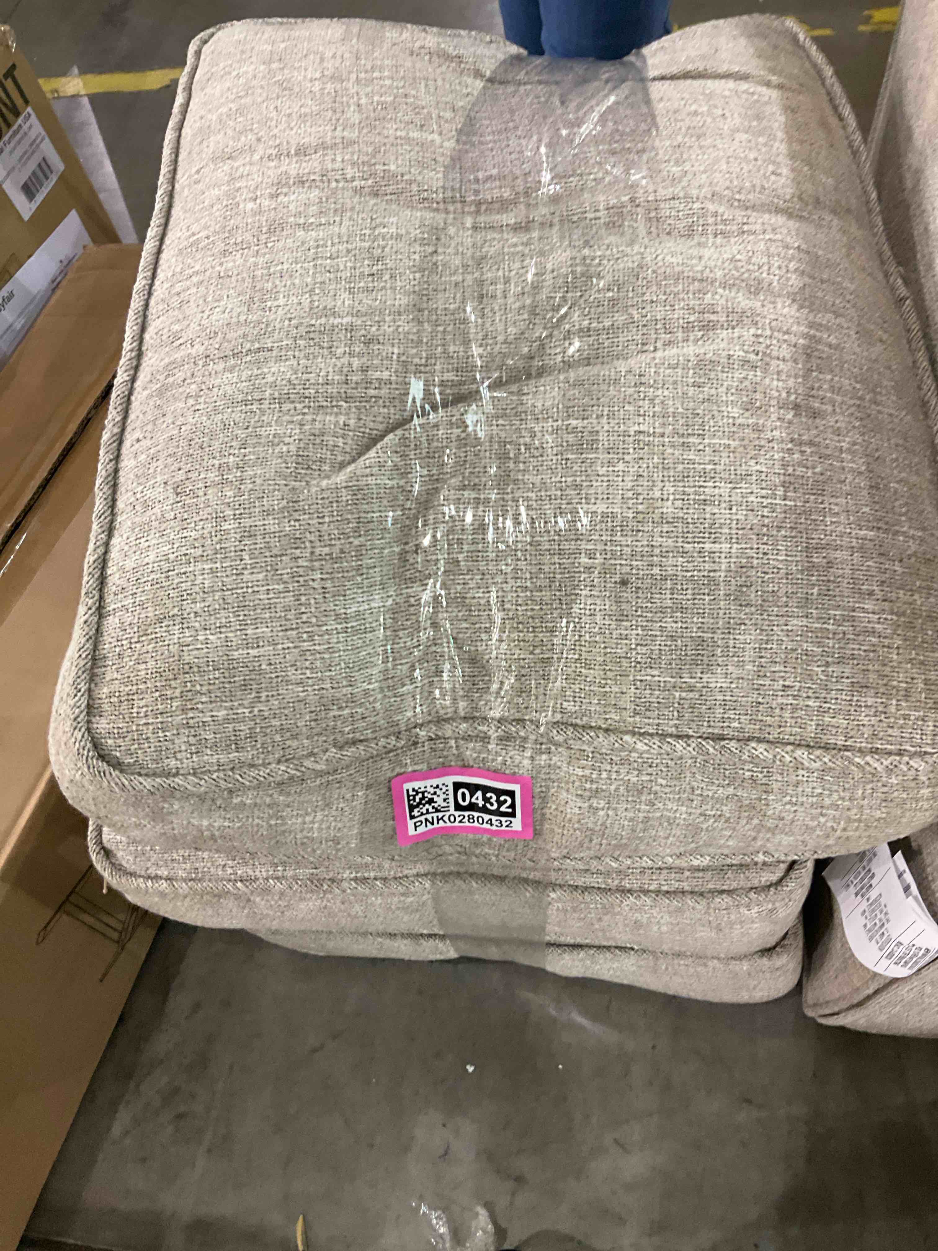 4 cushions