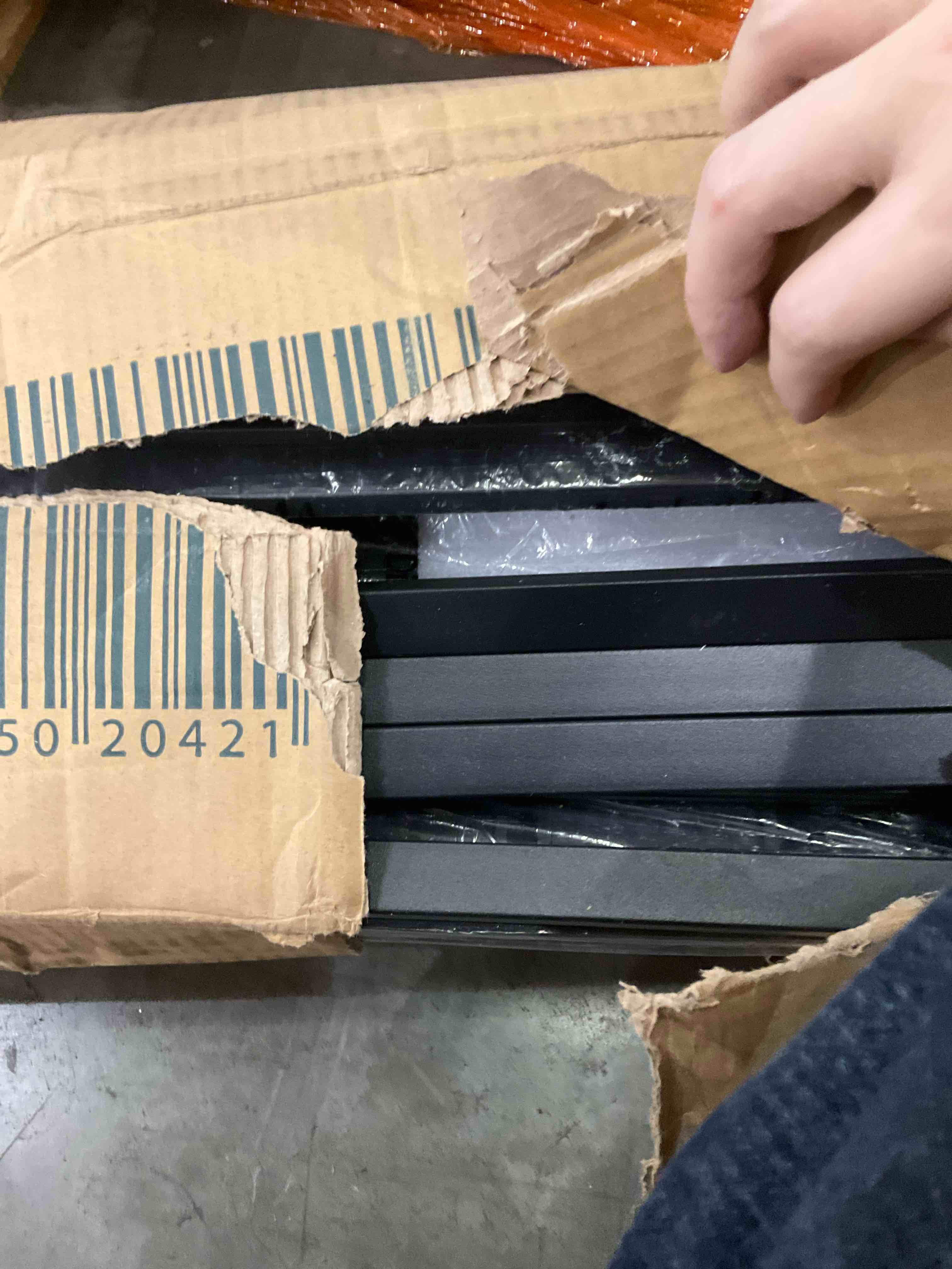 https://s3.amazonaws.com/lotting-images-prod/bidfta/PNK0280626_1730731194982.jpeg