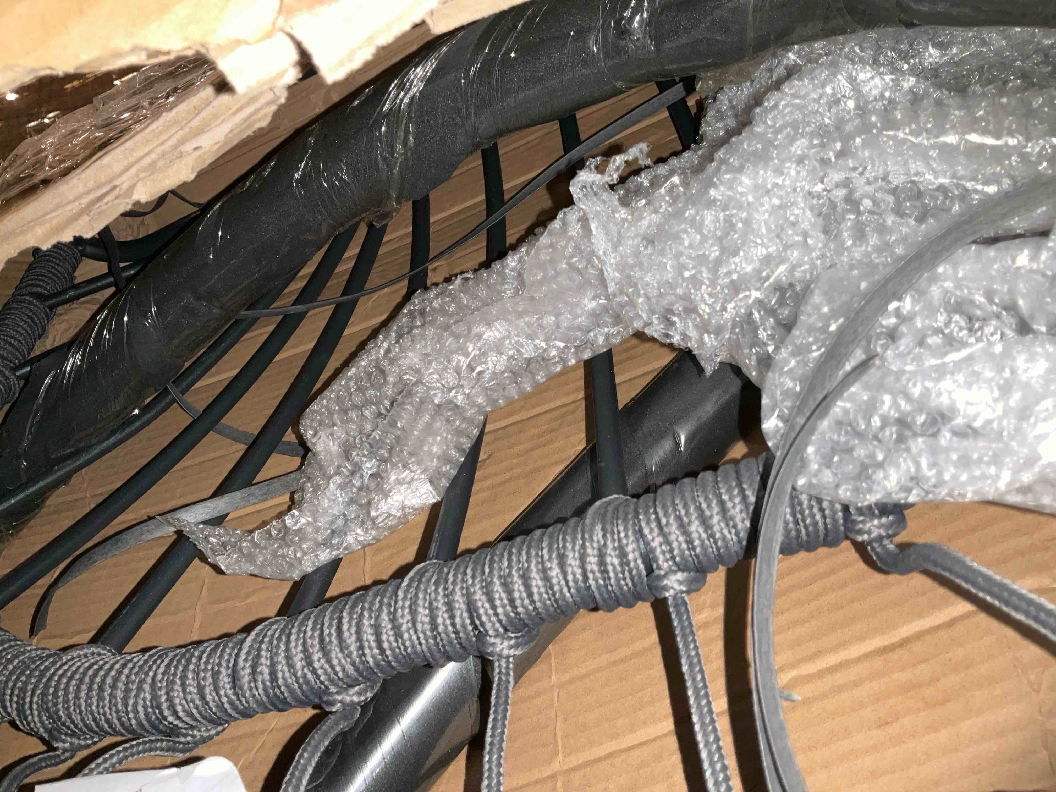https://s3.amazonaws.com/lotting-images-prod/bidfta/PNK0280703_1730475075763.jpeg
