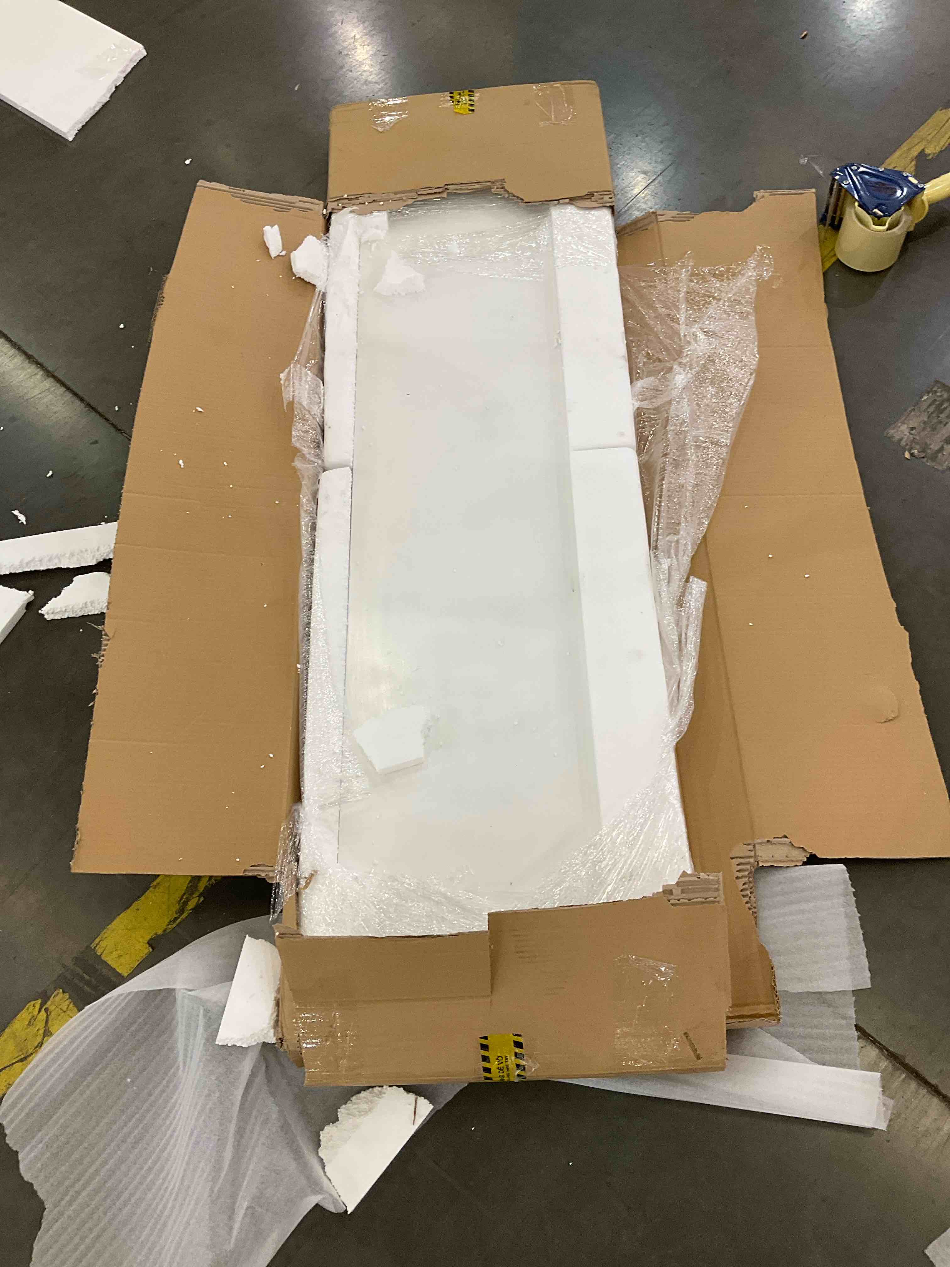 https://s3.amazonaws.com/lotting-images-prod/bidfta/PNK0281508_1729702889652.jpeg
