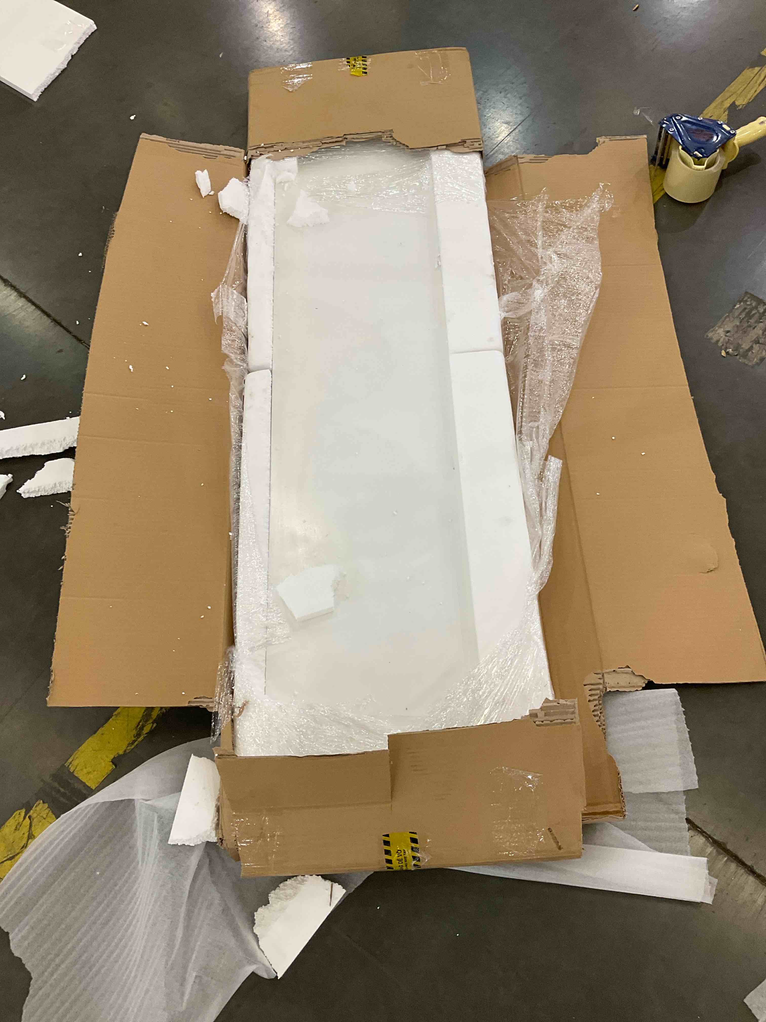 https://s3.amazonaws.com/lotting-images-prod/bidfta/PNK0281508_1729702891100.jpeg