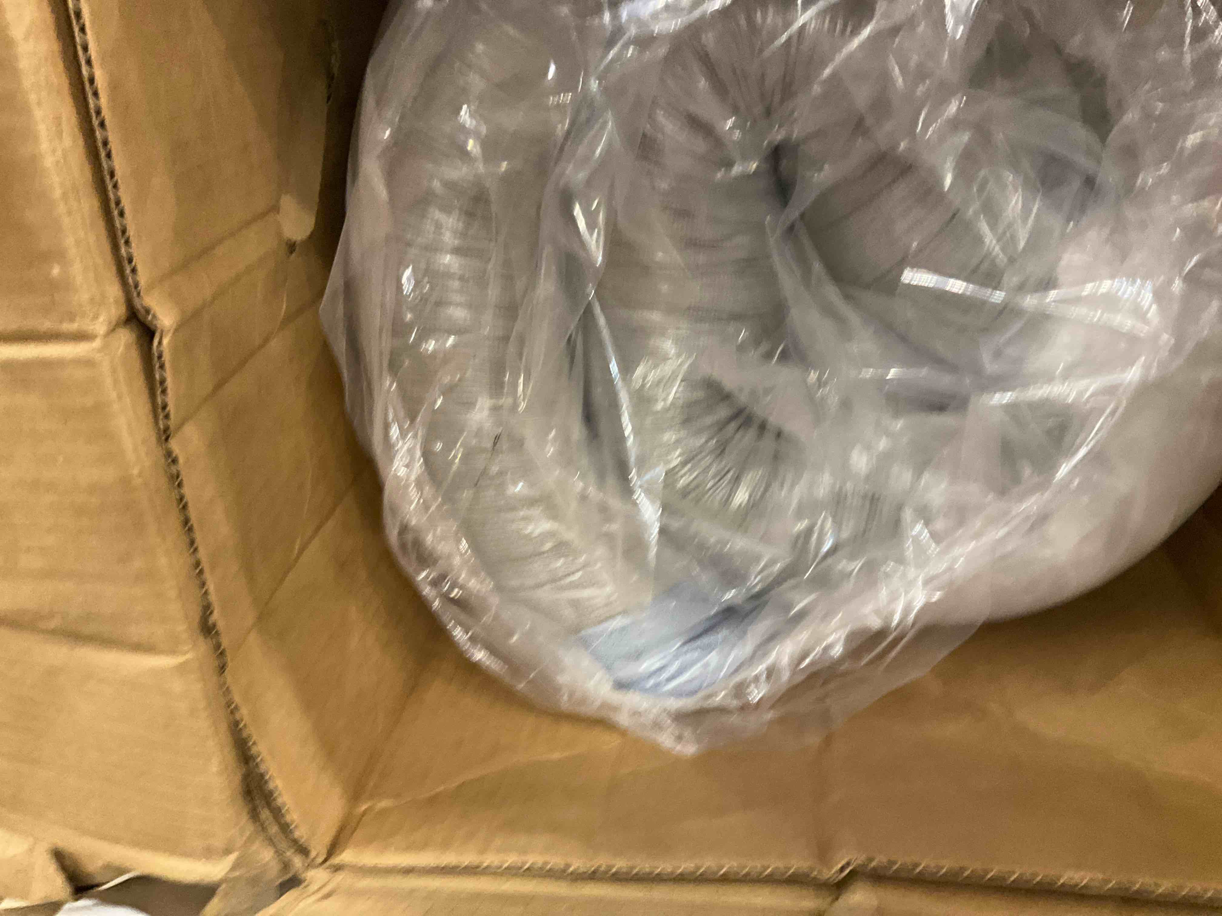 https://s3.amazonaws.com/lotting-images-prod/bidfta/PNK0281714_1729609161627.jpeg