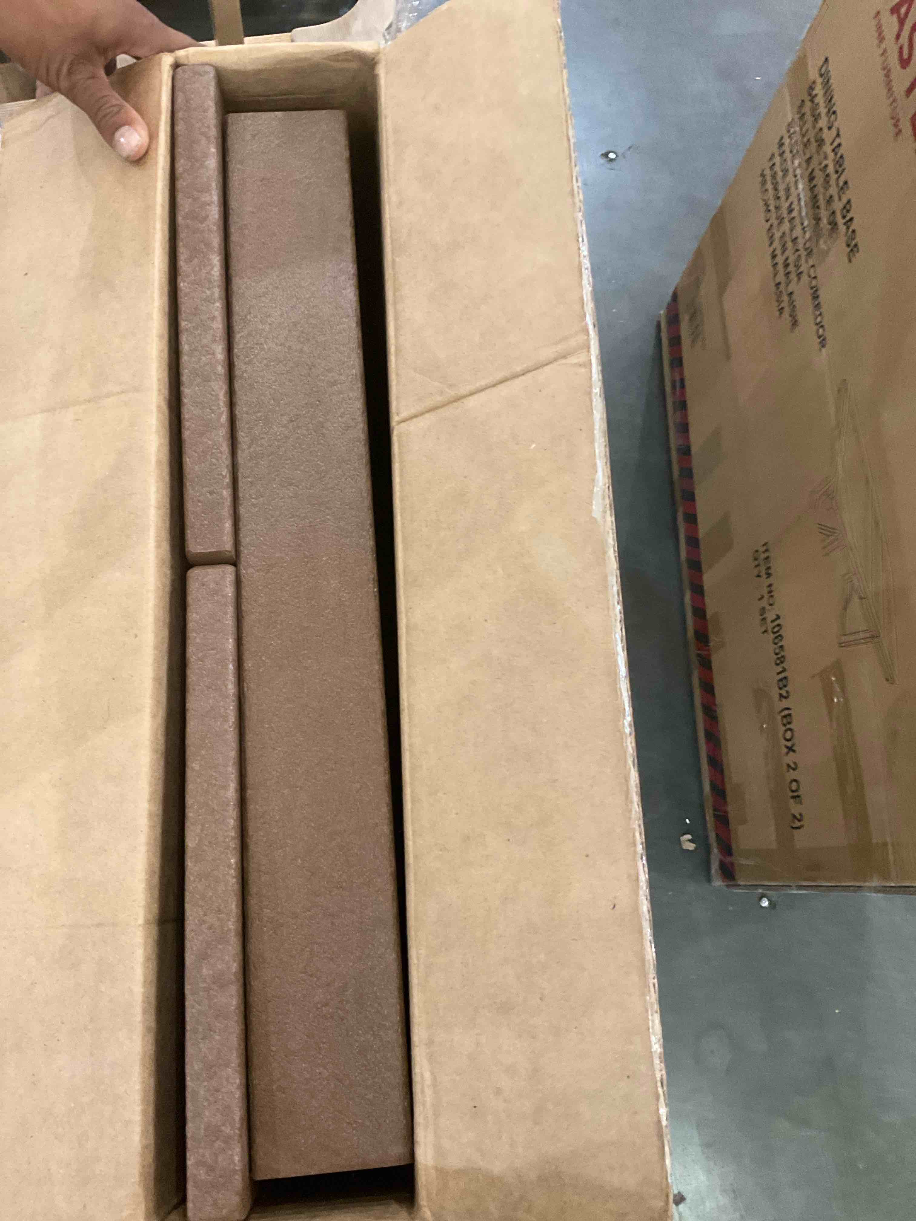 https://s3.amazonaws.com/lotting-images-prod/bidfta/PNK0281864_1729525373269.jpeg