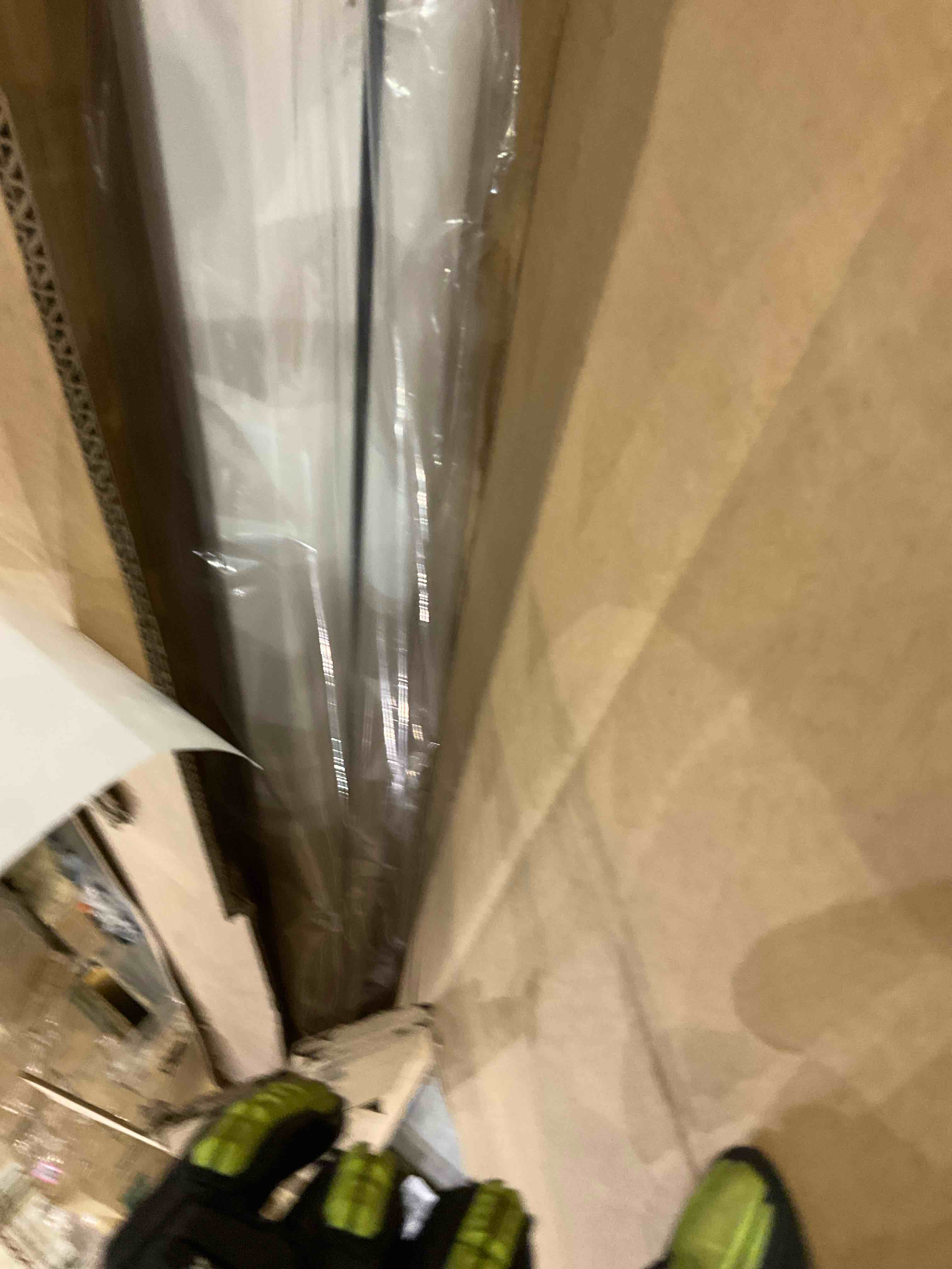 https://s3.amazonaws.com/lotting-images-prod/bidfta/PNK0282119_1738341948293.jpeg