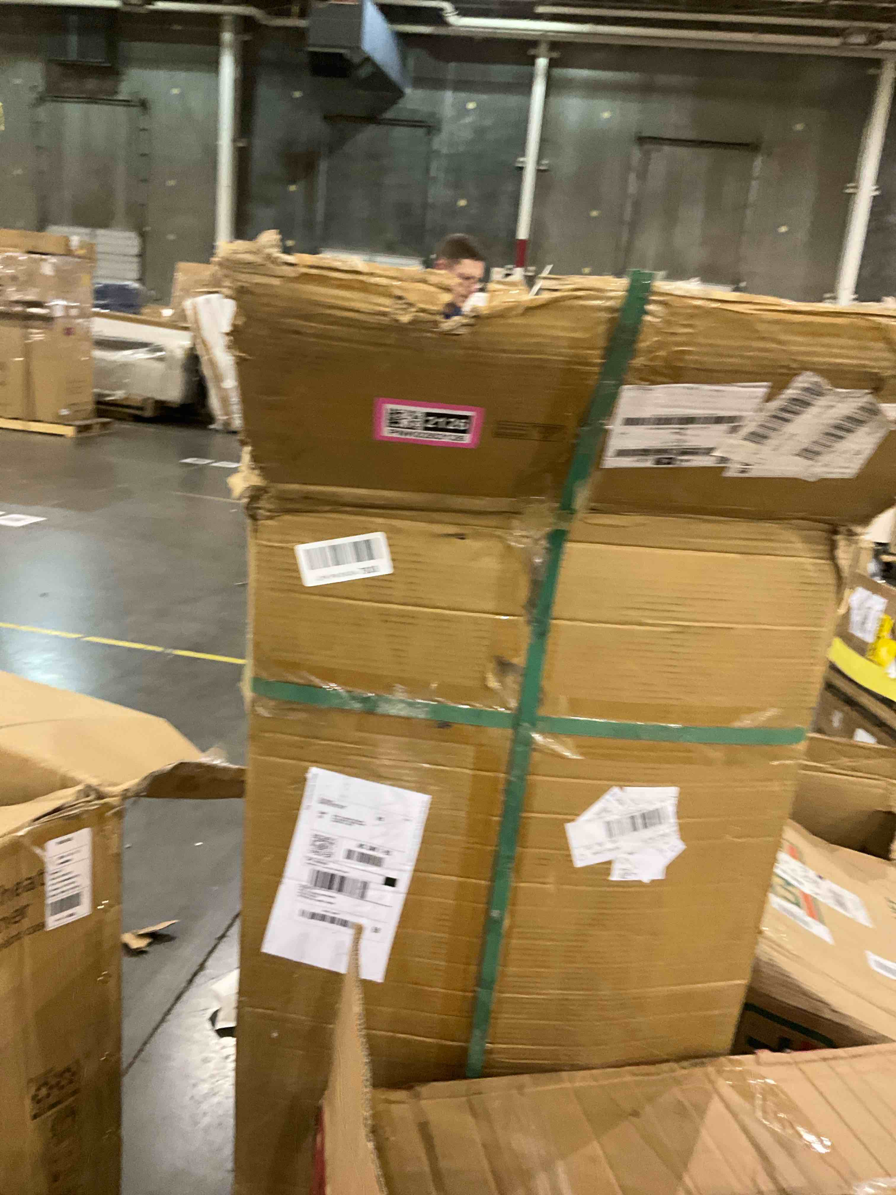 https://s3.amazonaws.com/lotting-images-prod/bidfta/PNK0282126_1738341494782.jpeg