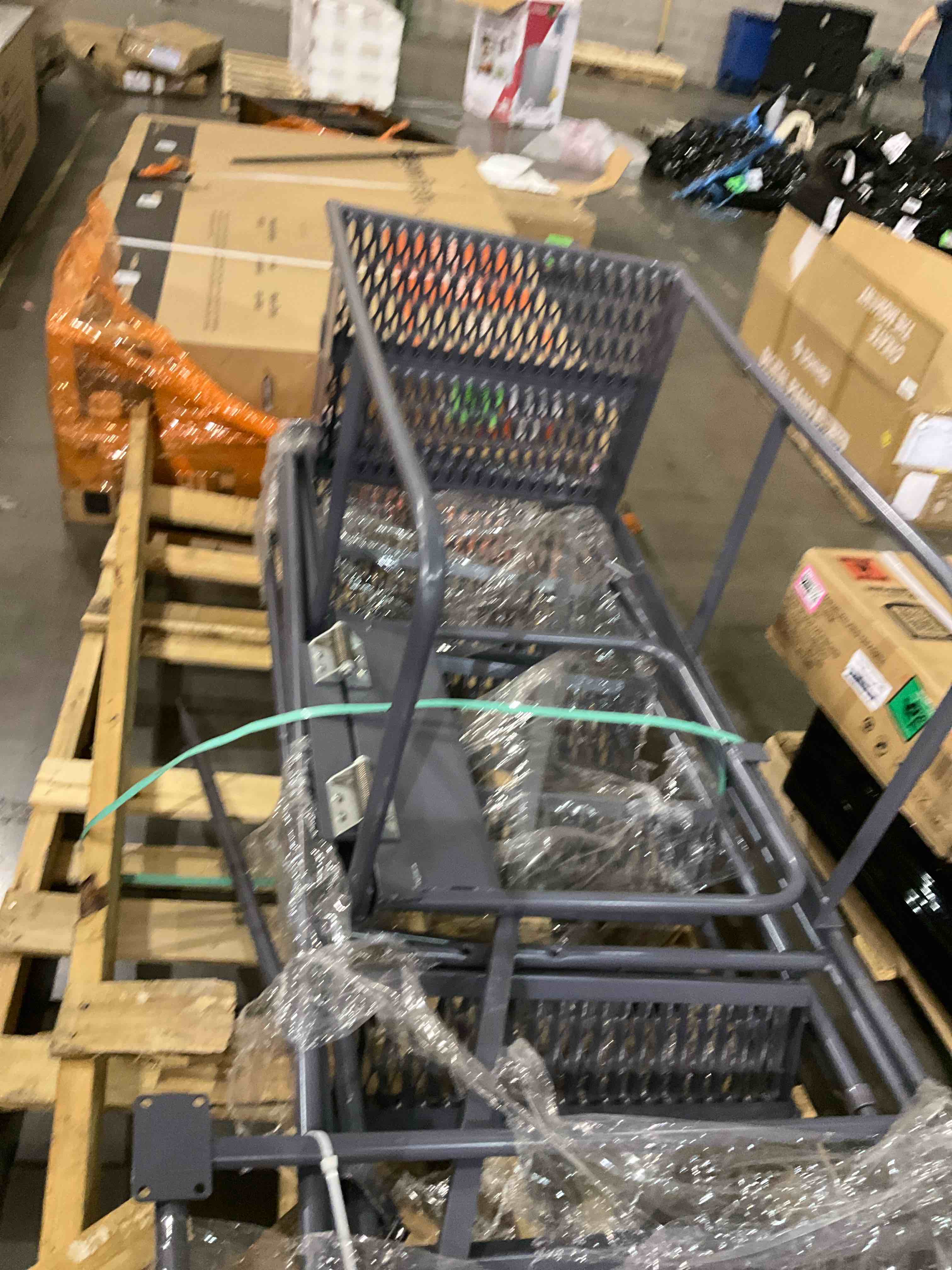 KD 15 STEP STEEL LADDER GRIP 30" DEEP TOP, REAR EXIT GATE (FORMERLY RW