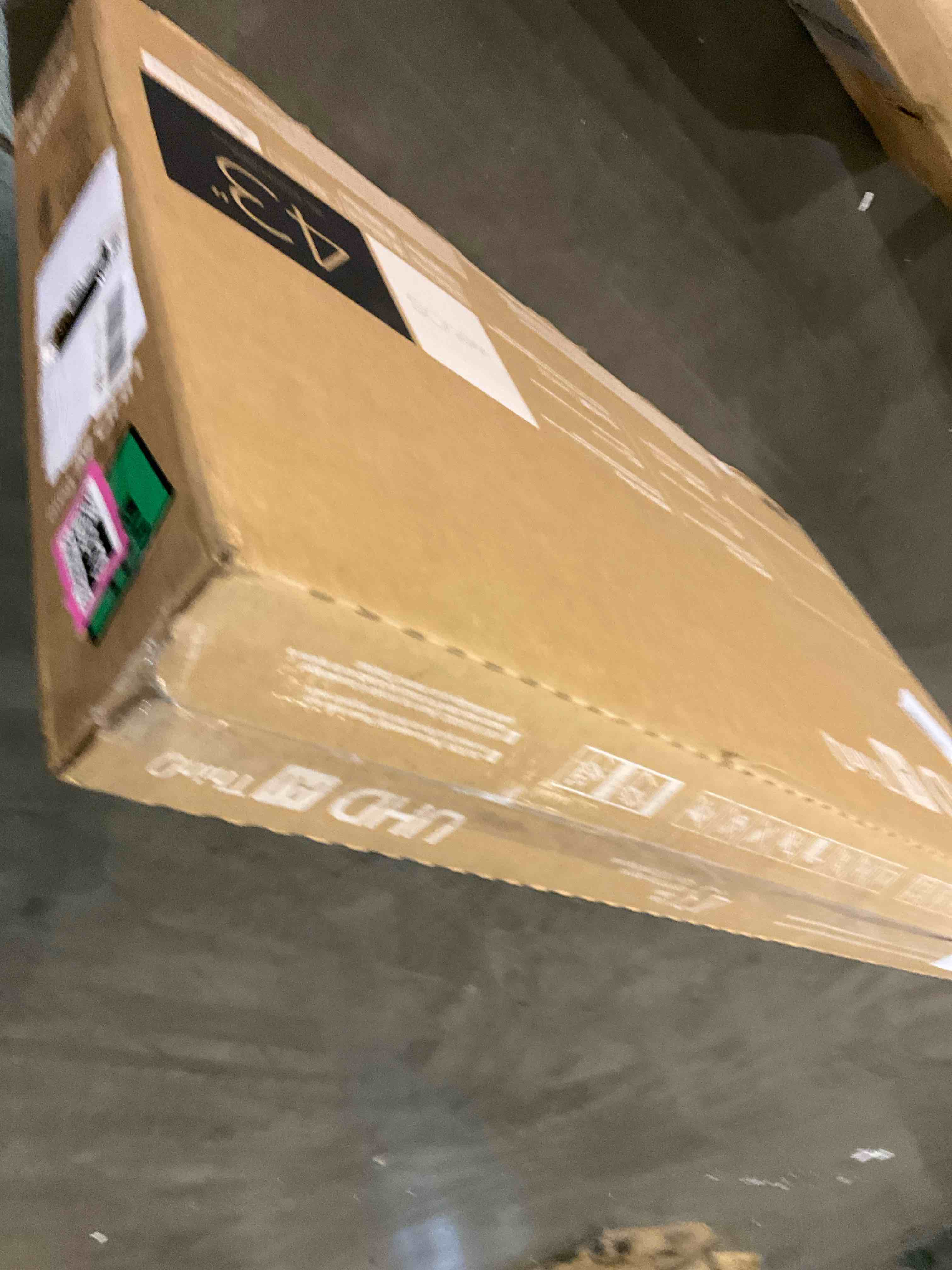 https://s3.amazonaws.com/lotting-images-prod/bidfta/PNK0282179_1738337107331.jpeg