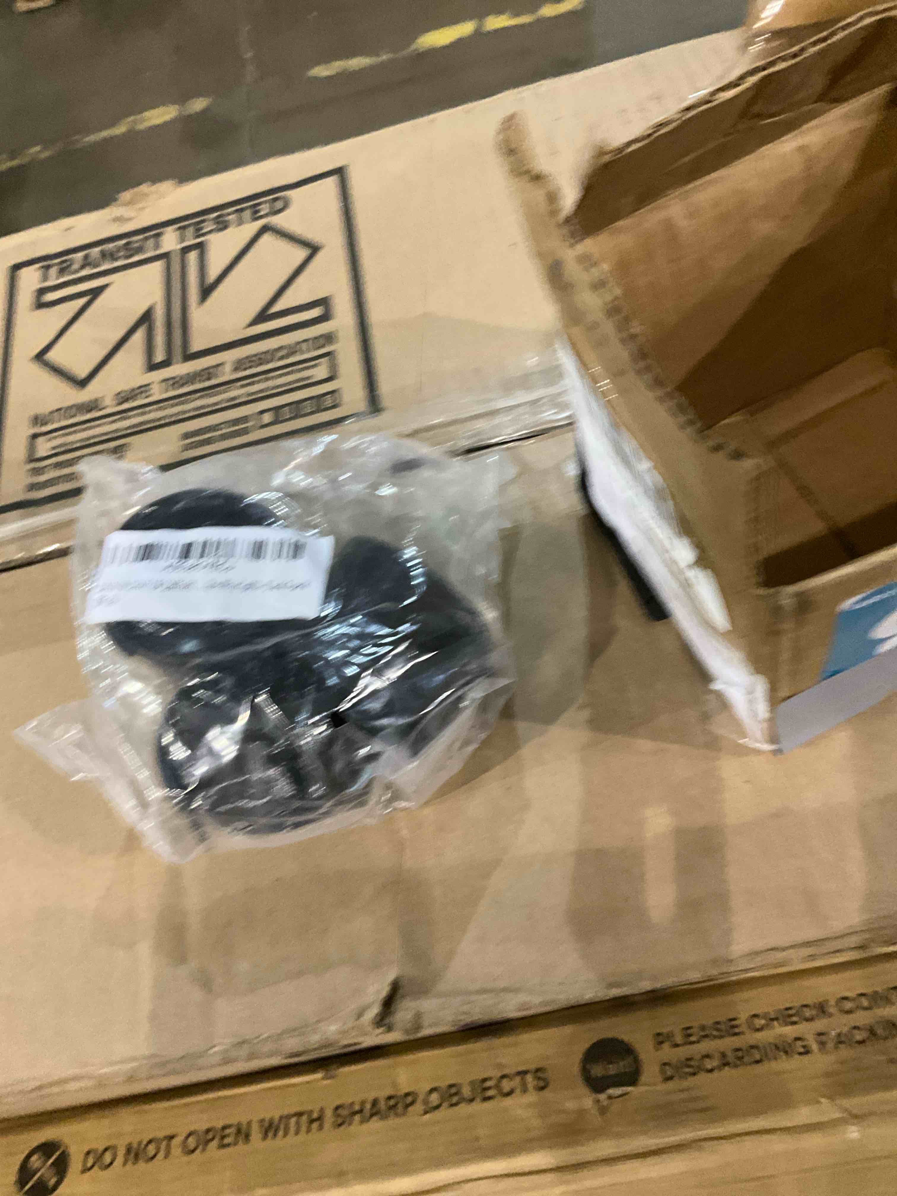 https://s3.amazonaws.com/lotting-images-prod/bidfta/PNK0282244_1738328484513.jpeg