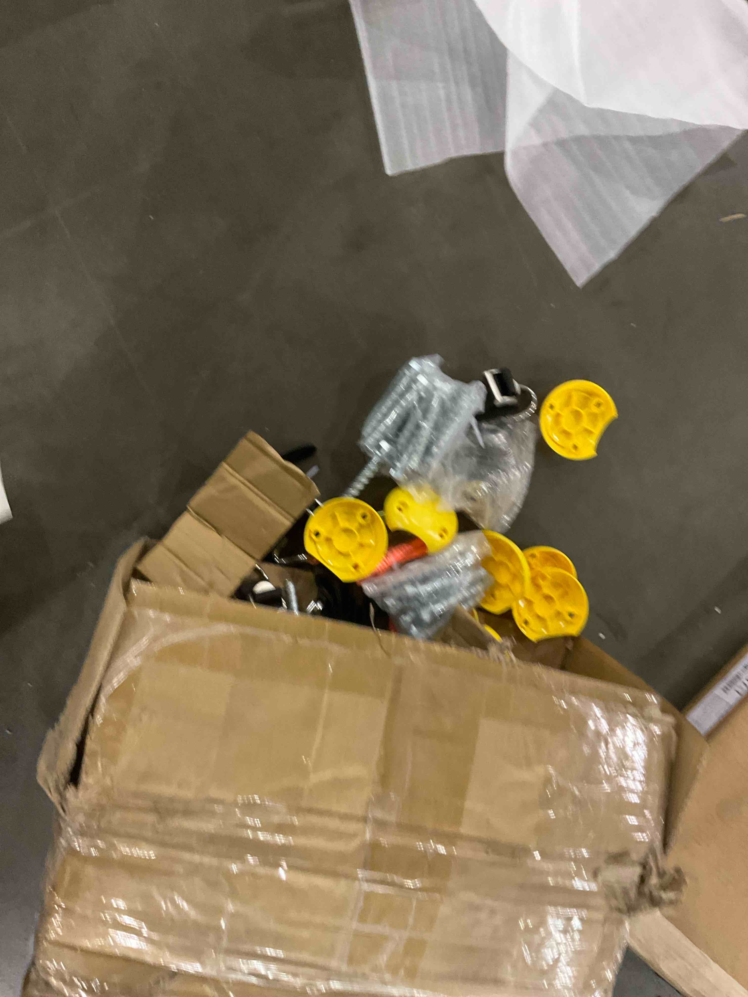 https://s3.amazonaws.com/lotting-images-prod/bidfta/PNK0282542_1738249177176.jpeg
