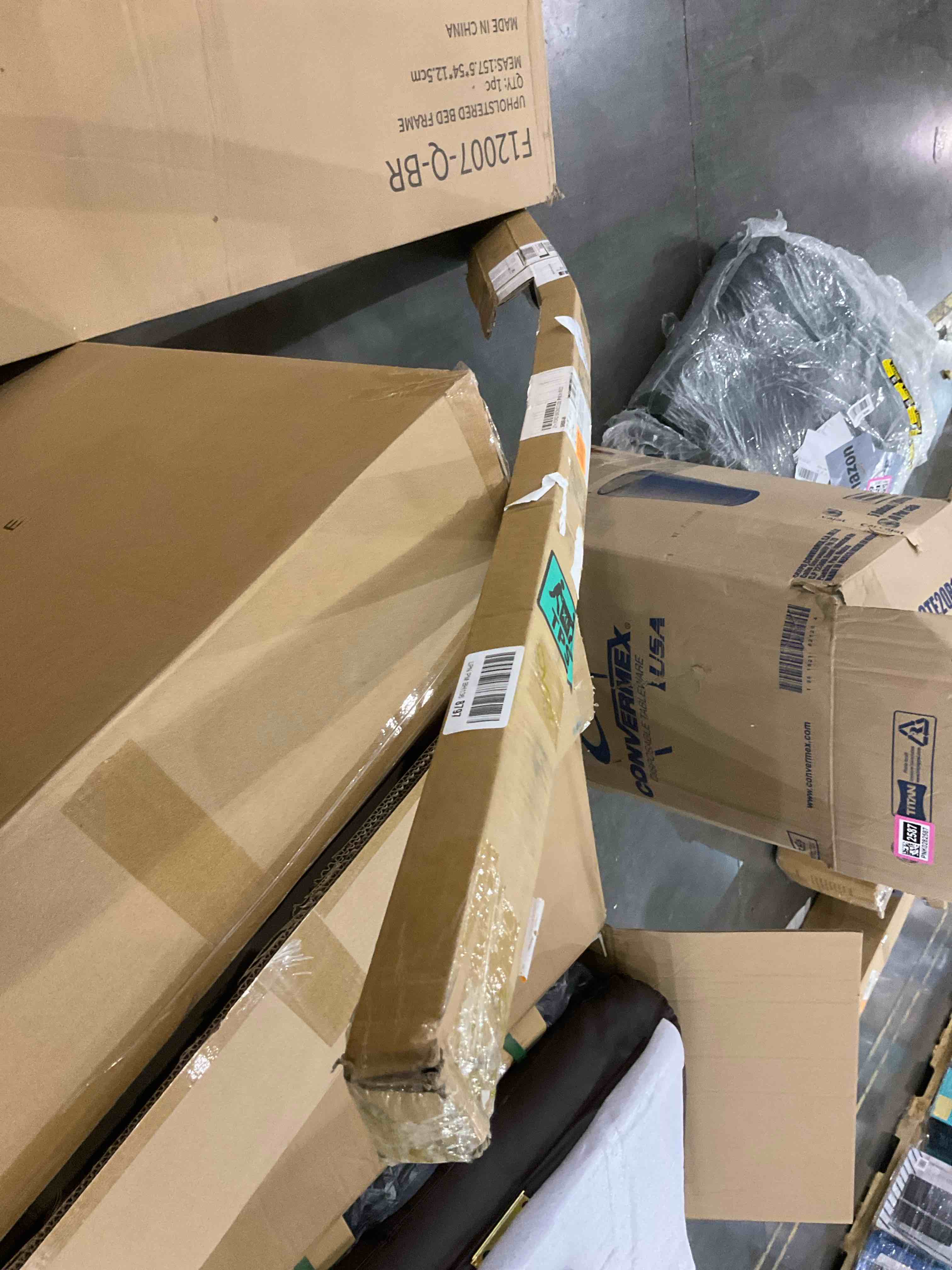 https://s3.amazonaws.com/lotting-images-prod/bidfta/PNK0282583_1738244624252.jpeg