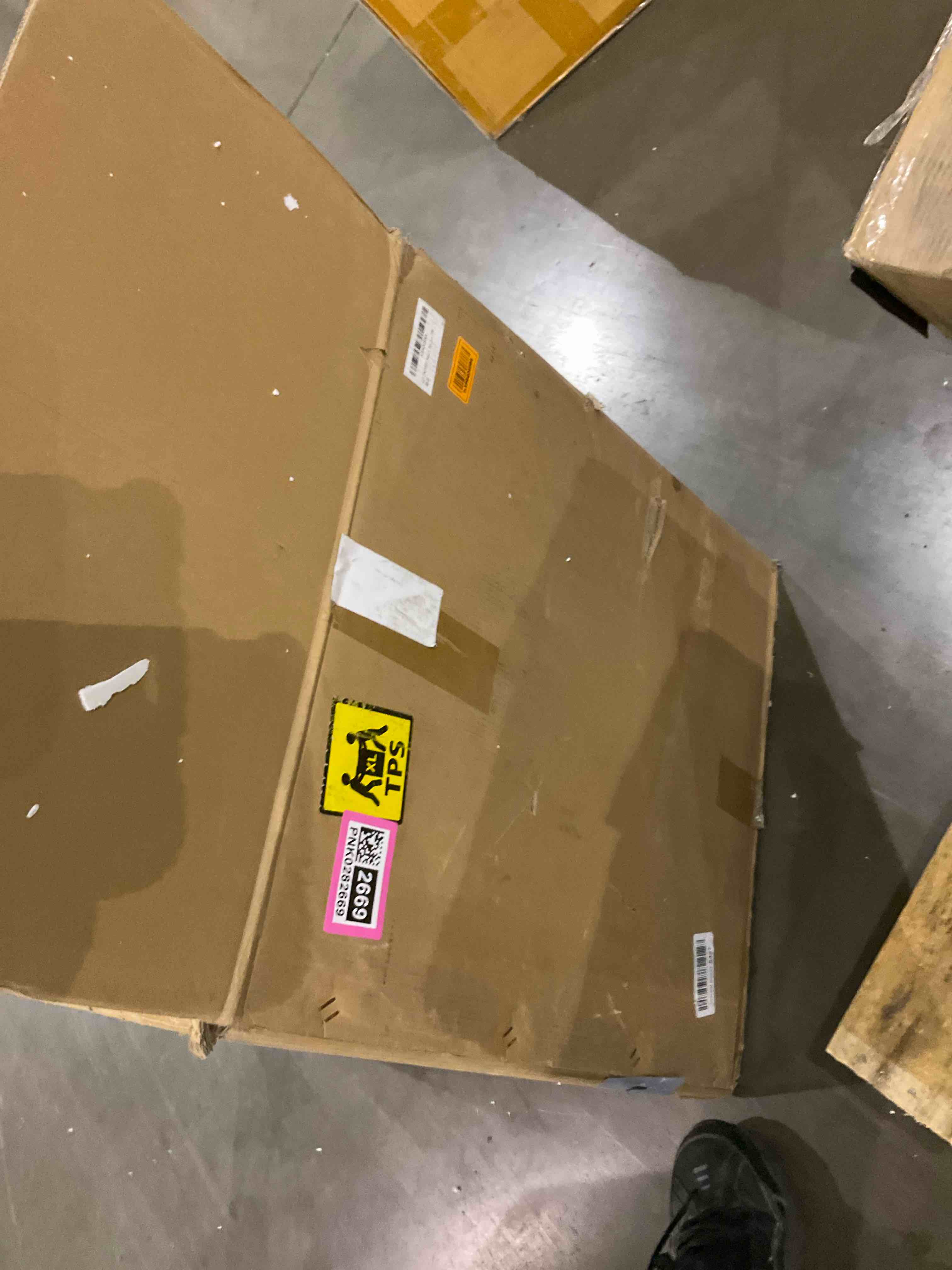 https://s3.amazonaws.com/lotting-images-prod/bidfta/PNK0282669_1738152960600.jpeg