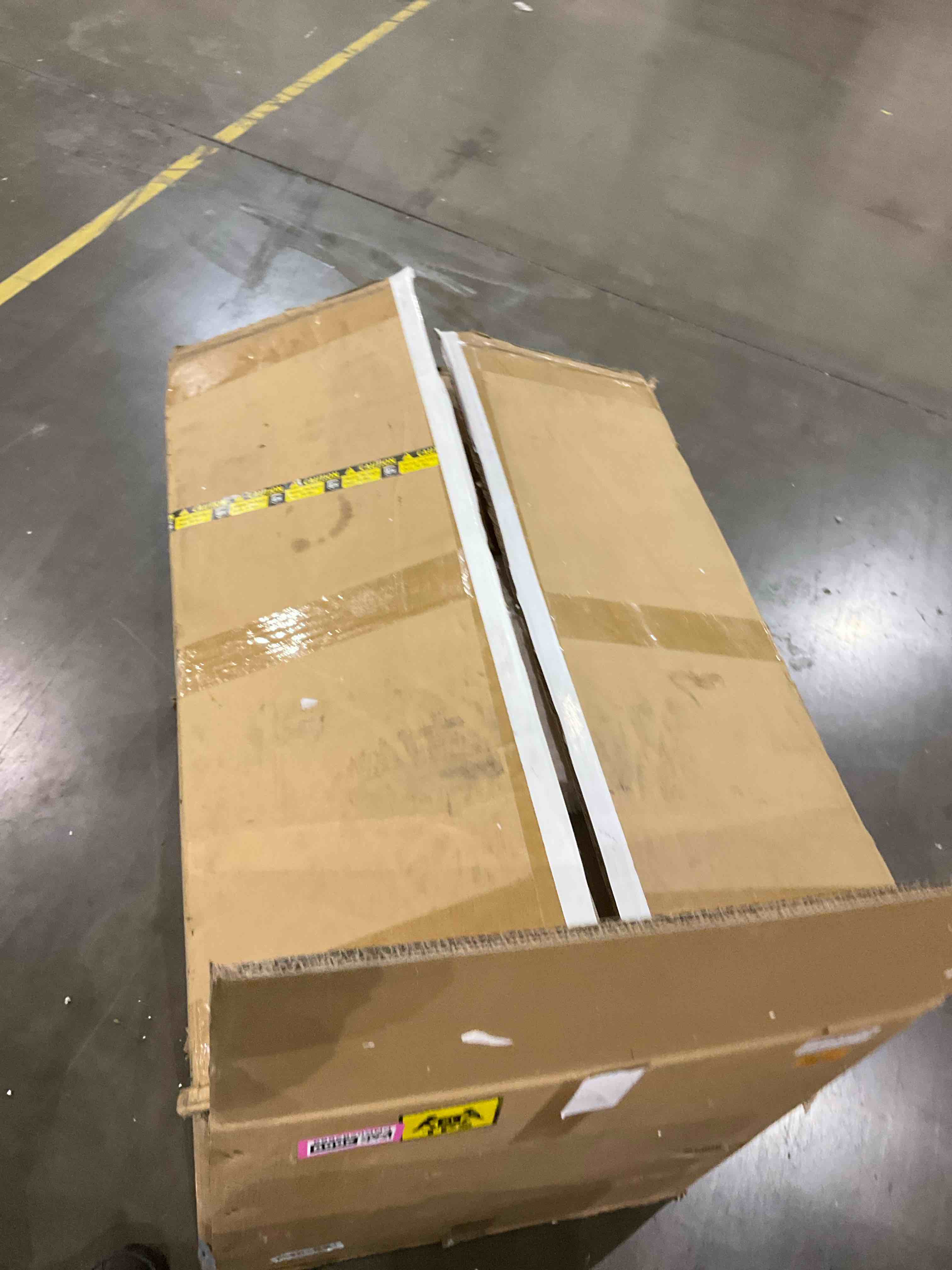 https://s3.amazonaws.com/lotting-images-prod/bidfta/PNK0282669_1738152962218.jpeg