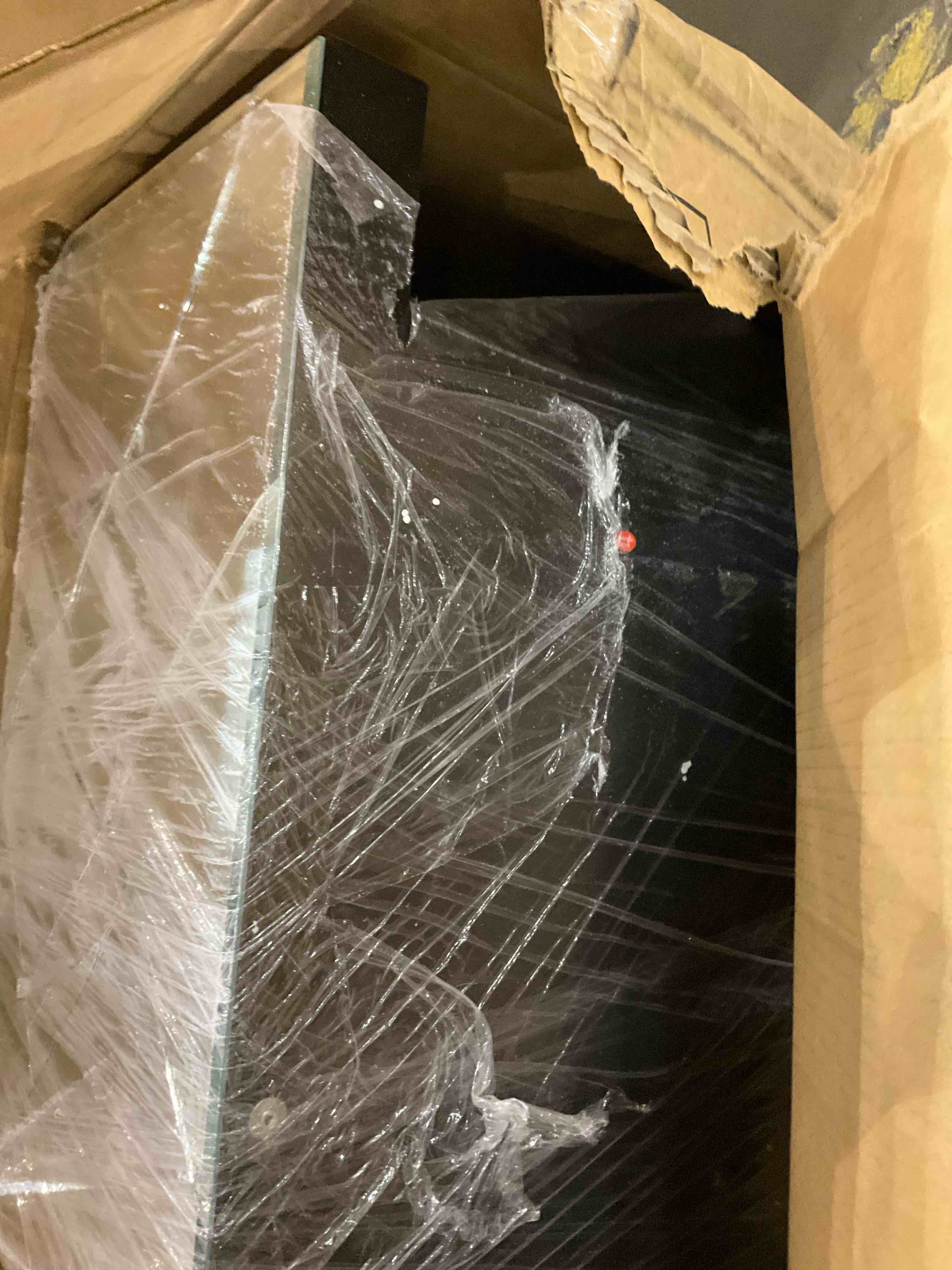 https://s3.amazonaws.com/lotting-images-prod/bidfta/PNK0282675_1738153704008.jpeg