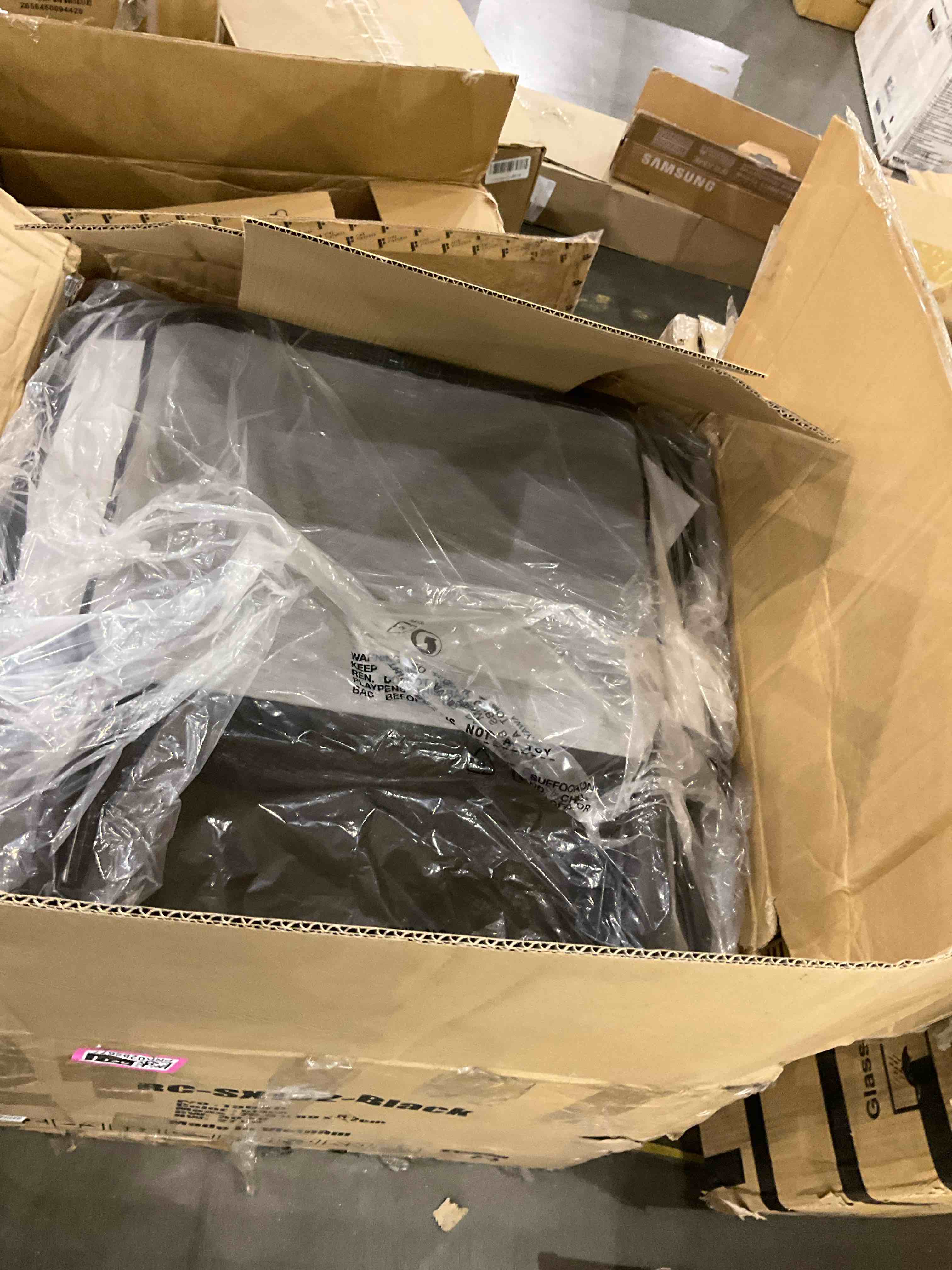 https://s3.amazonaws.com/lotting-images-prod/bidfta/PNK0282677_1738155202085.jpeg