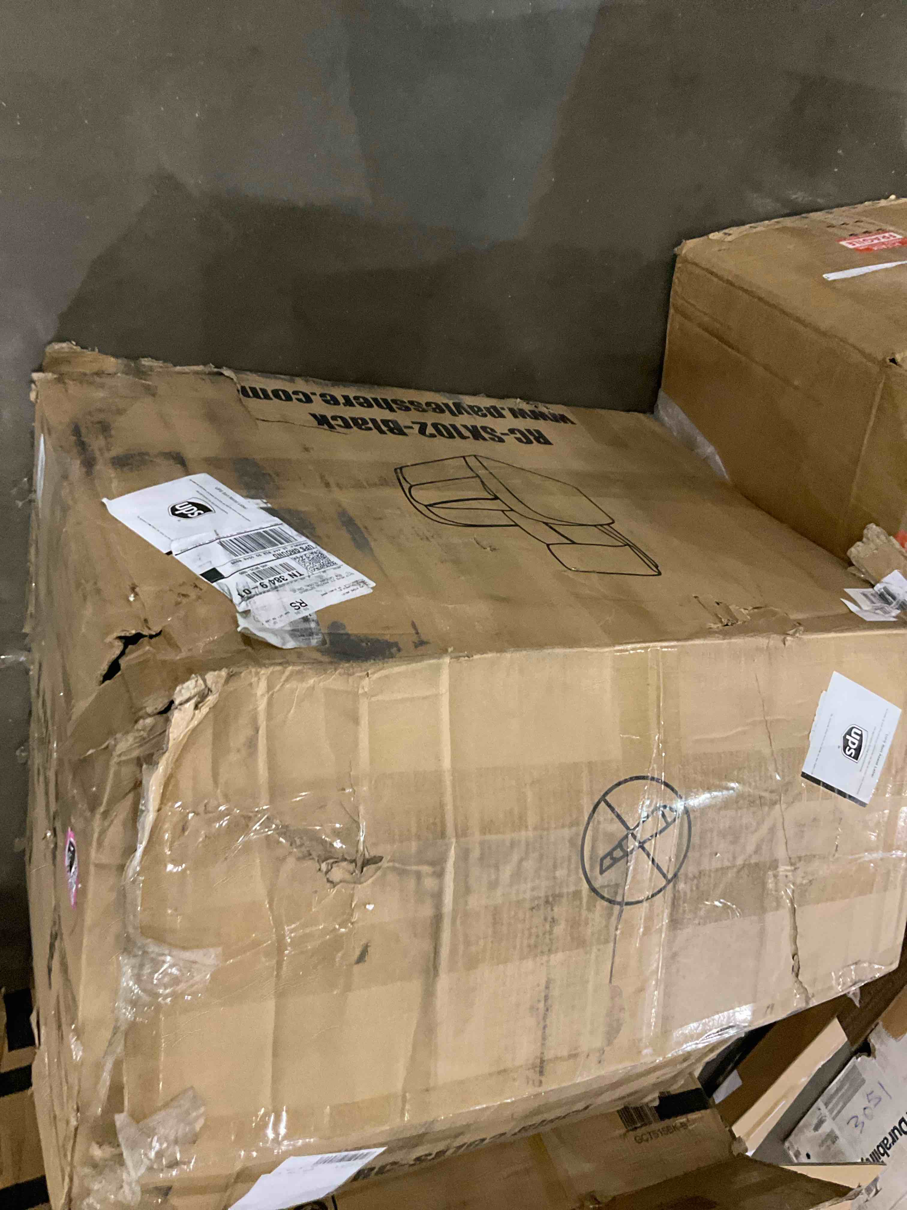 https://s3.amazonaws.com/lotting-images-prod/bidfta/PNK0282677_1738155224542.jpeg