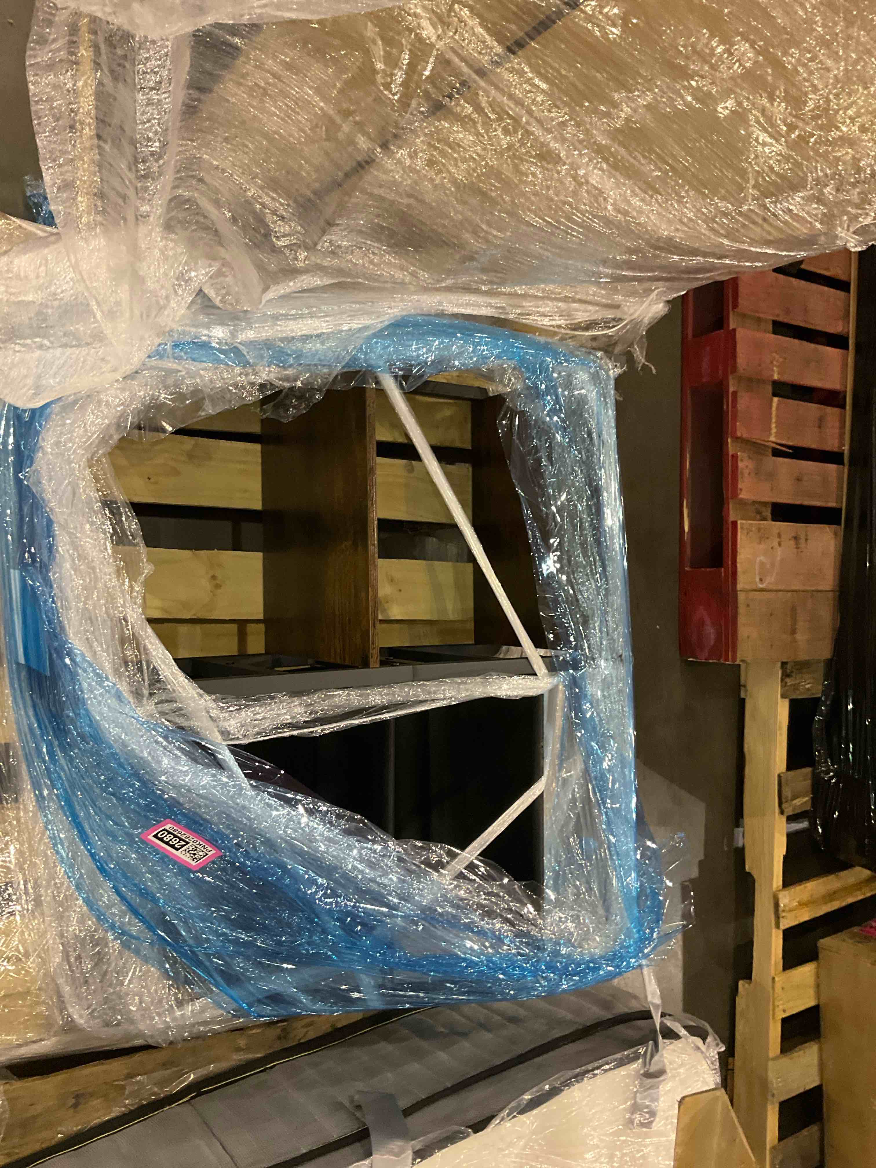 https://s3.amazonaws.com/lotting-images-prod/bidfta/PNK0282680_1738154170636.jpeg