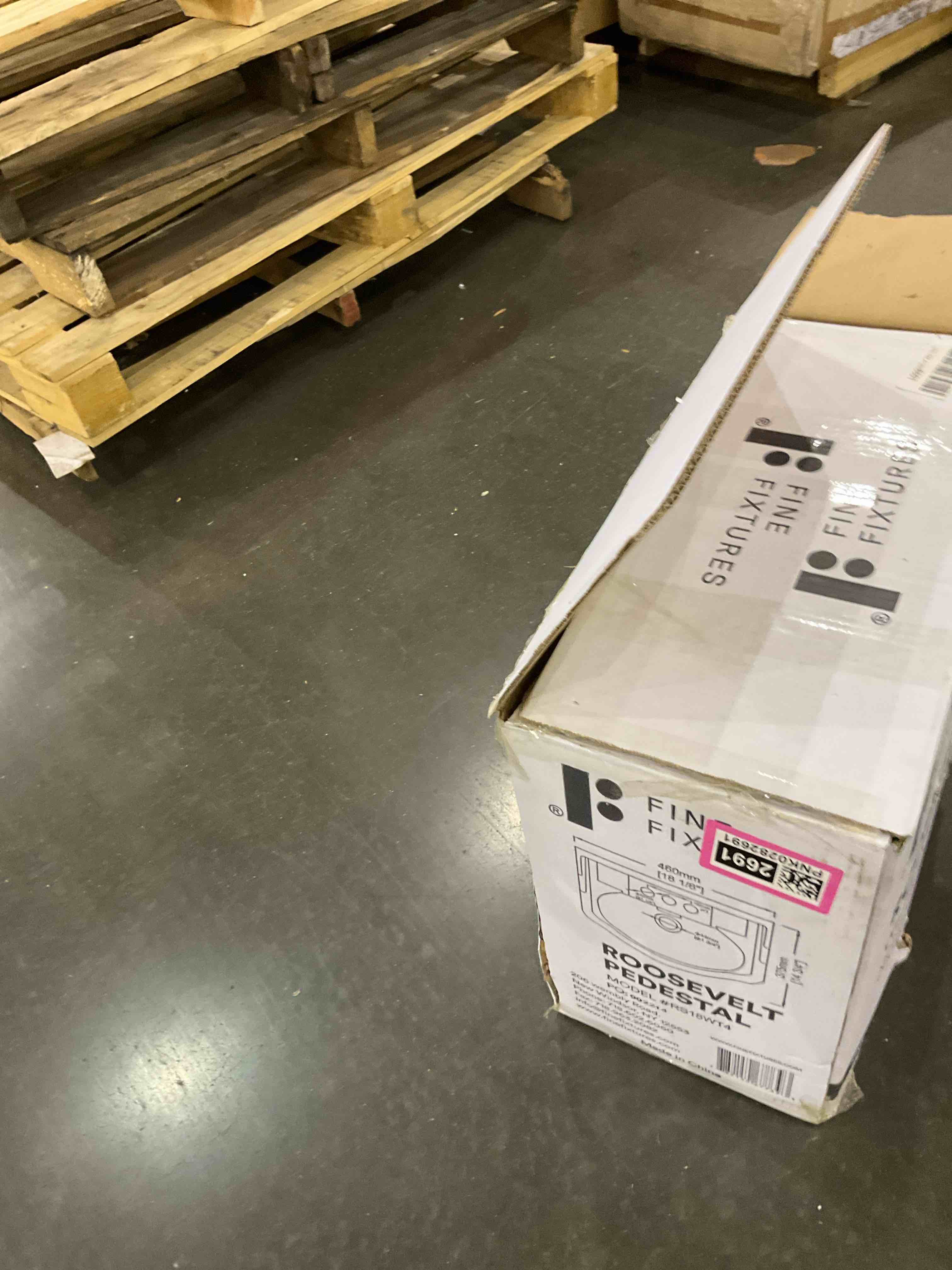 https://s3.amazonaws.com/lotting-images-prod/bidfta/PNK0282691_1738155459017.jpeg