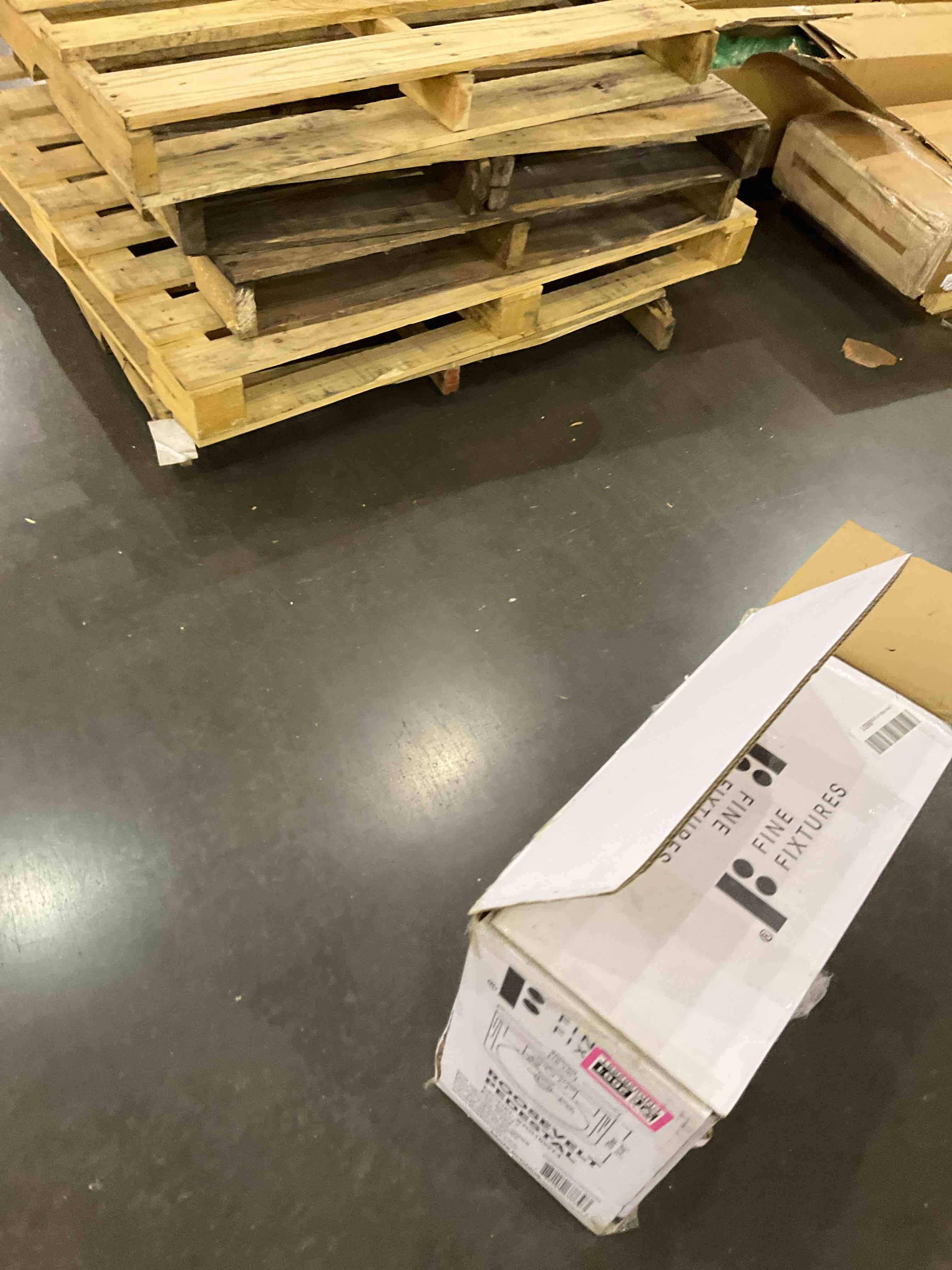 https://s3.amazonaws.com/lotting-images-prod/bidfta/PNK0282691_1738155460564.jpeg