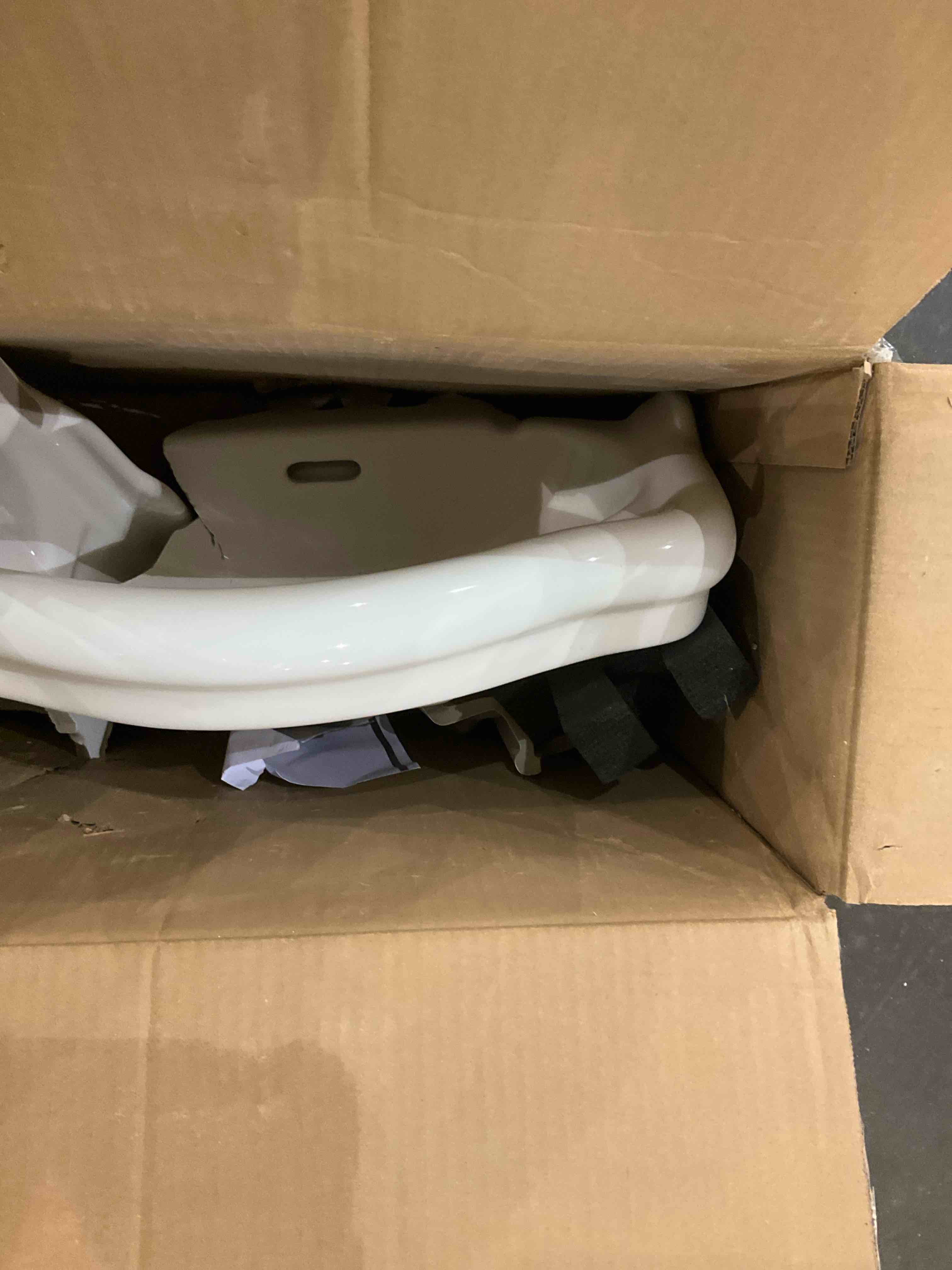 https://s3.amazonaws.com/lotting-images-prod/bidfta/PNK0282691_1738155469132.jpeg
