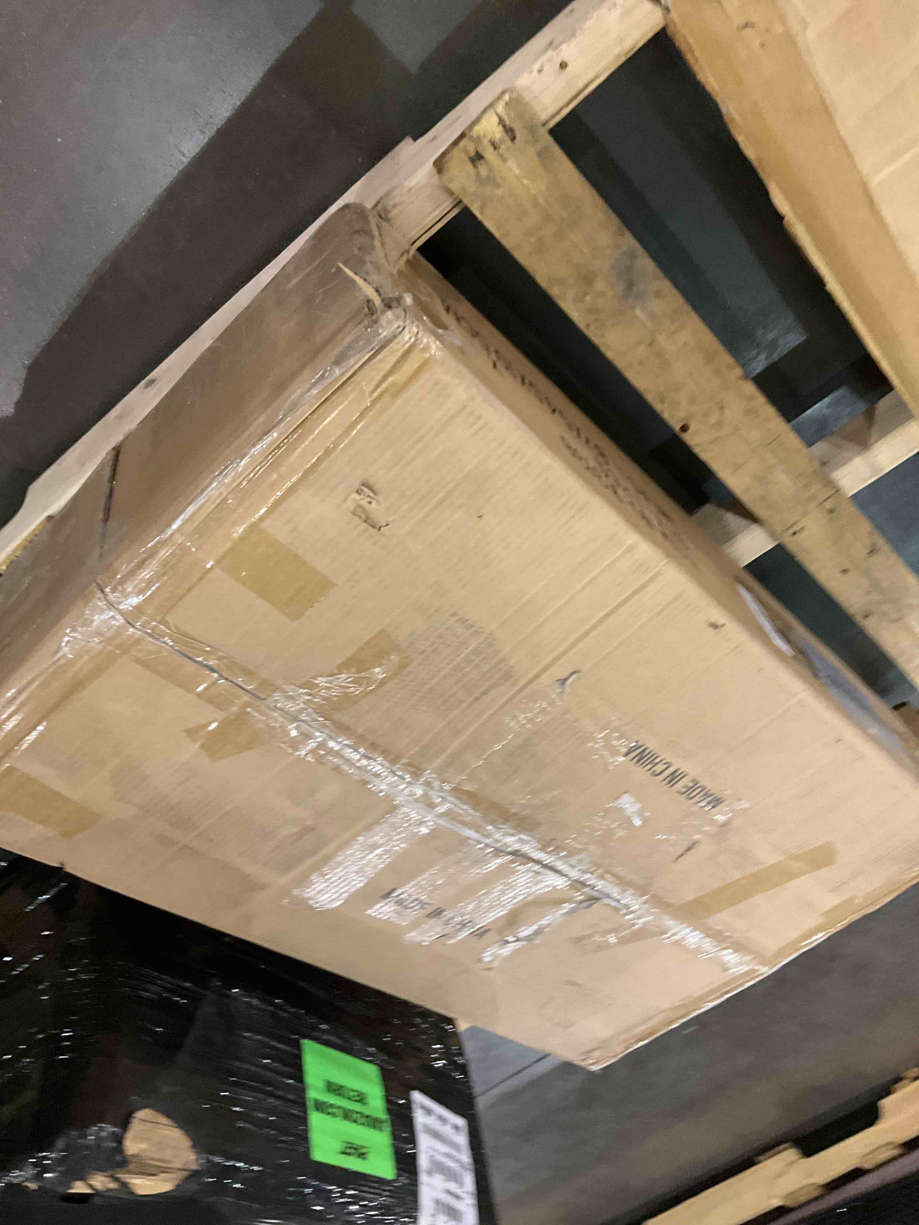 https://s3.amazonaws.com/lotting-images-prod/bidfta/PNK0282702_1738156485338.jpeg