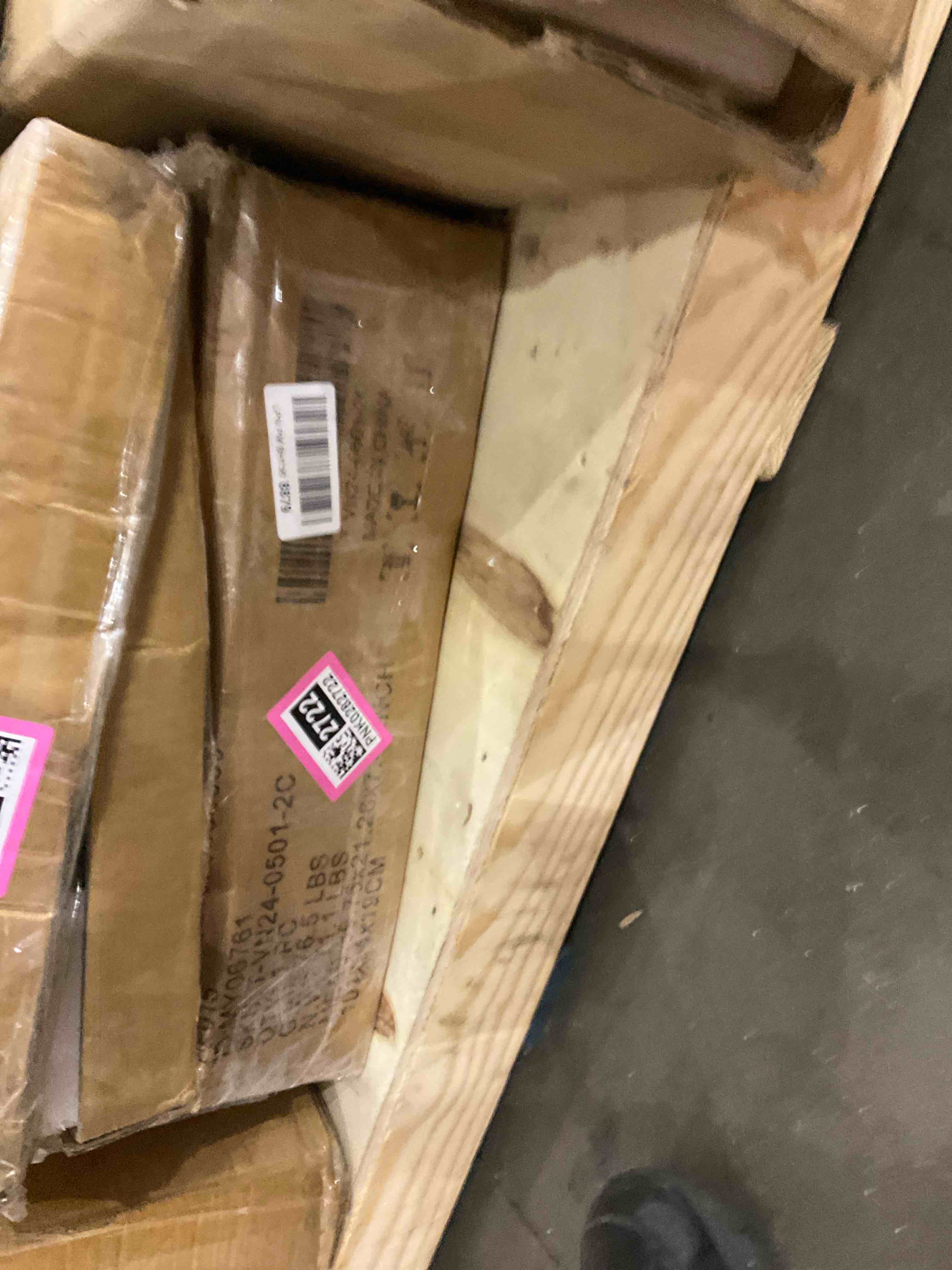 https://s3.amazonaws.com/lotting-images-prod/bidfta/PNK0282722_1738158191467.jpeg