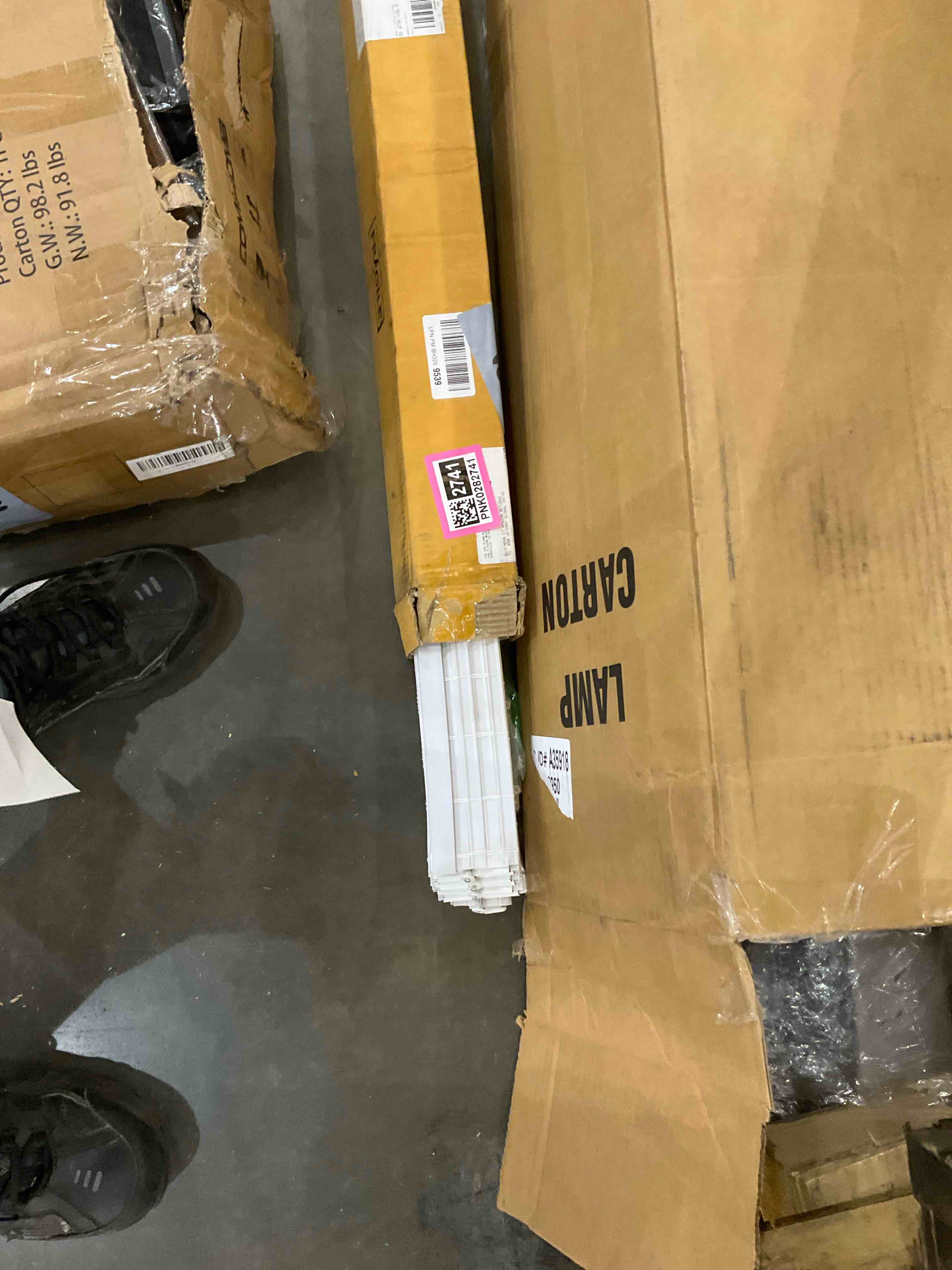 https://s3.amazonaws.com/lotting-images-prod/bidfta/PNK0282741_1738161253619.jpeg