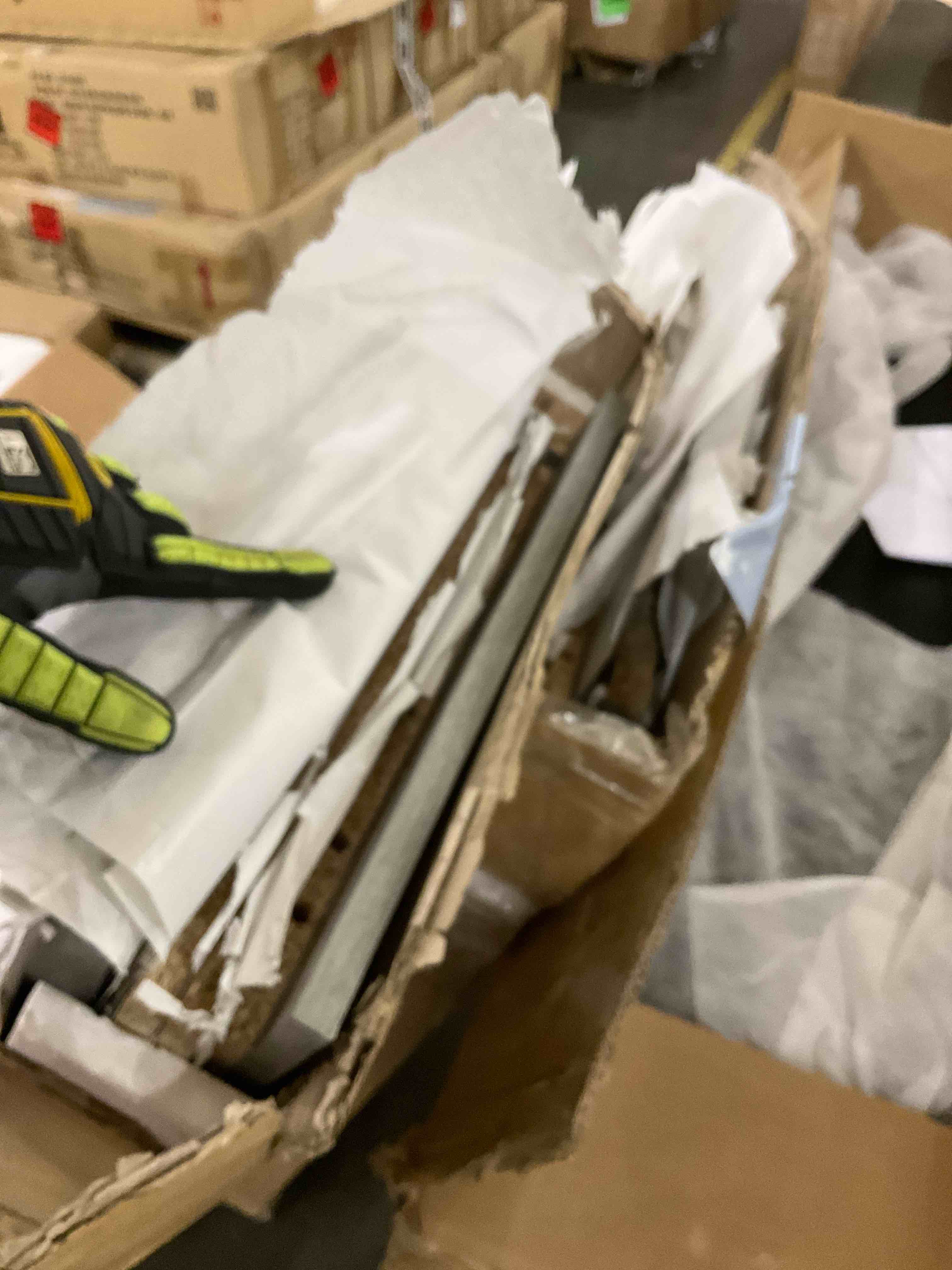 https://s3.amazonaws.com/lotting-images-prod/bidfta/PNK0282757_1738162451750.jpeg