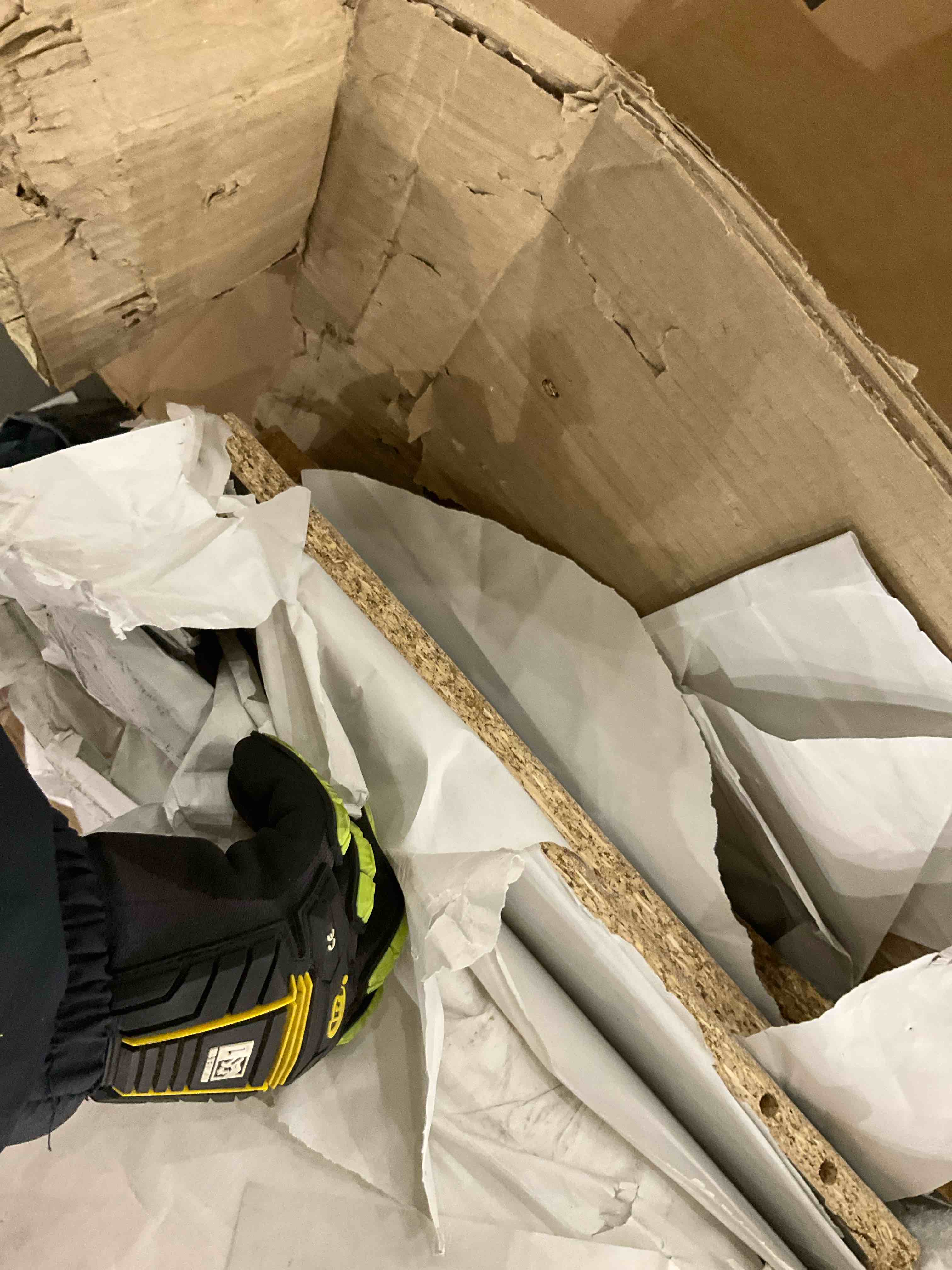 https://s3.amazonaws.com/lotting-images-prod/bidfta/PNK0282758_1738162559406.jpeg