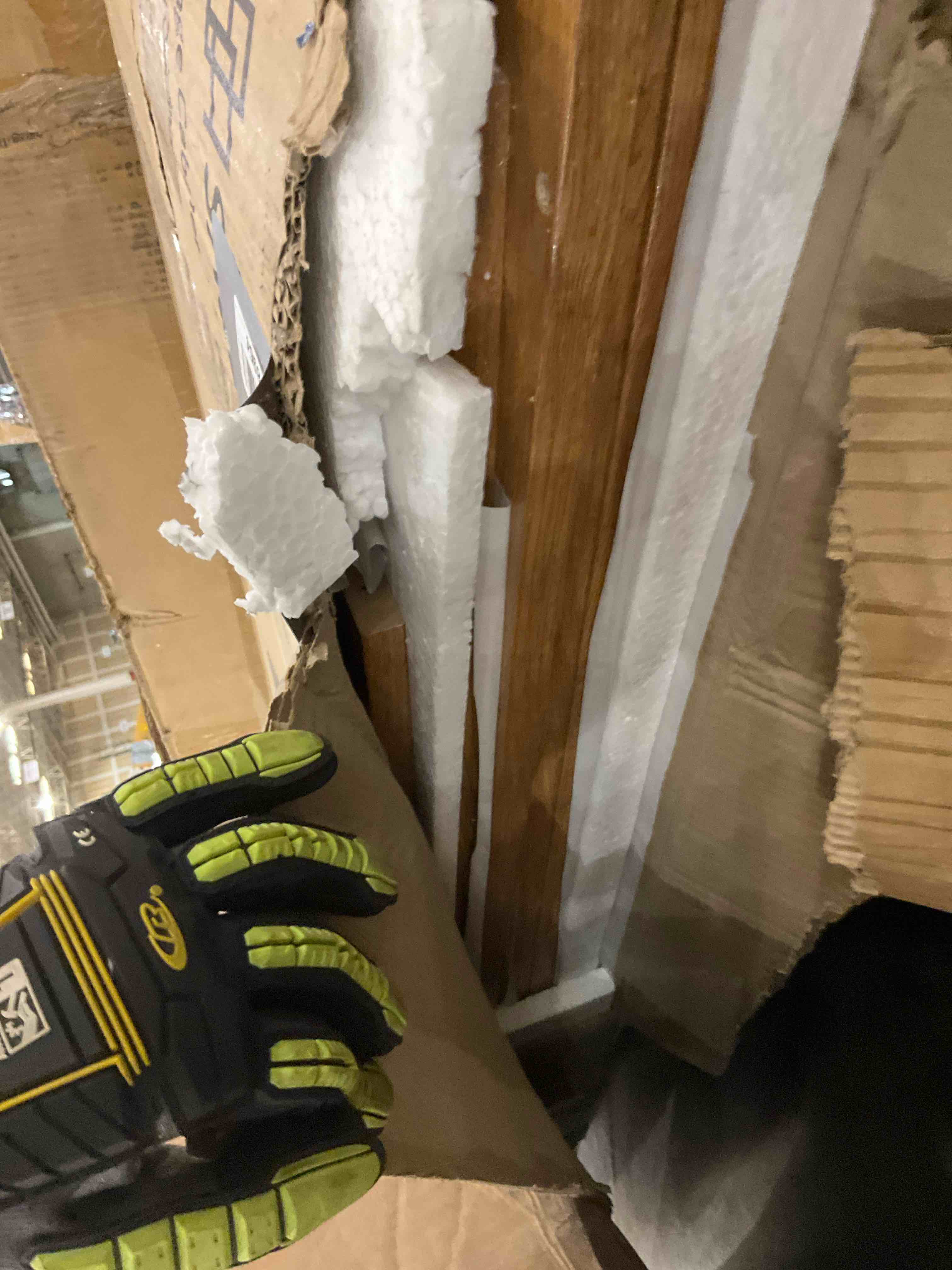 https://s3.amazonaws.com/lotting-images-prod/bidfta/PNK0282779_1738164290140.jpeg