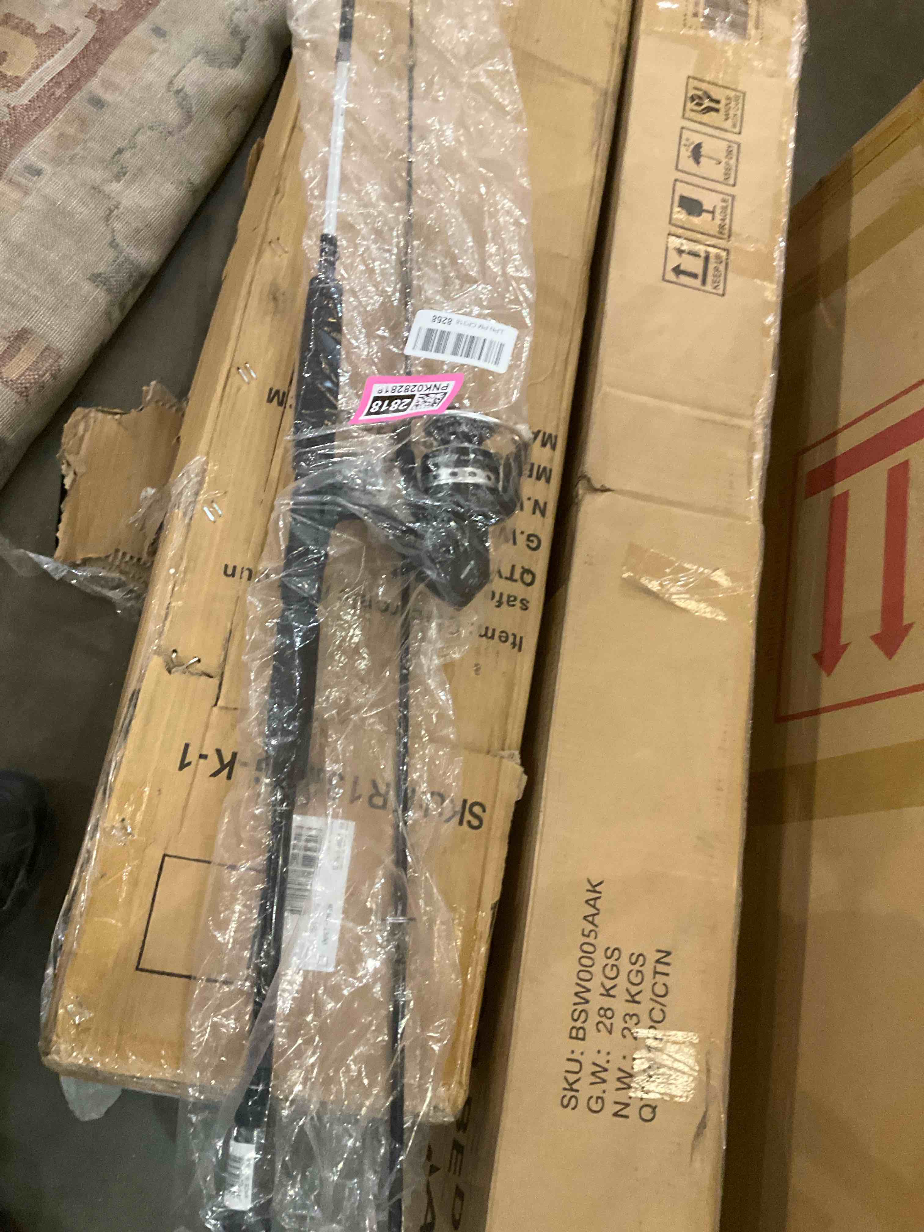 https://s3.amazonaws.com/lotting-images-prod/bidfta/PNK0282818_1738095560594.jpeg