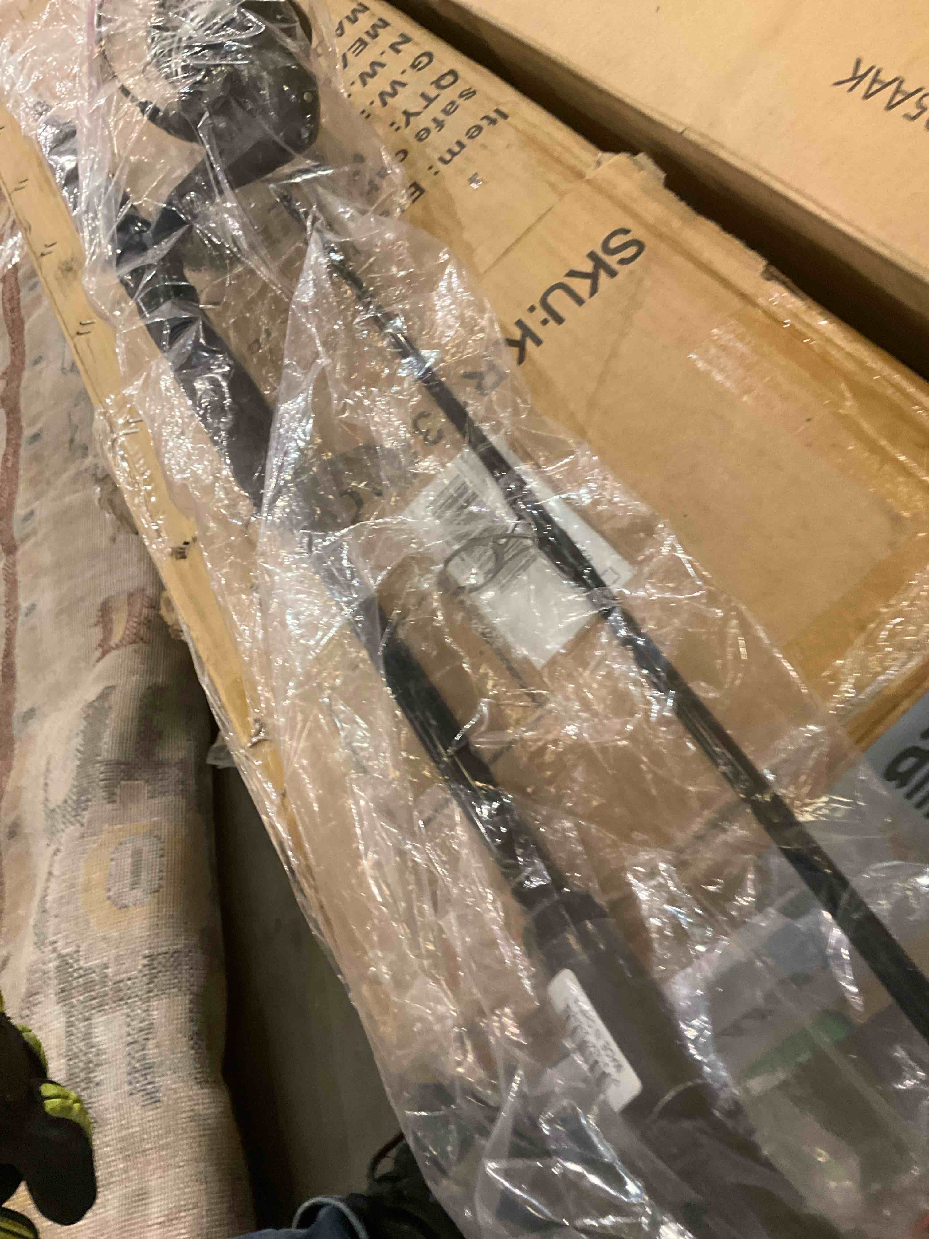 https://s3.amazonaws.com/lotting-images-prod/bidfta/PNK0282818_1738095565687.jpeg