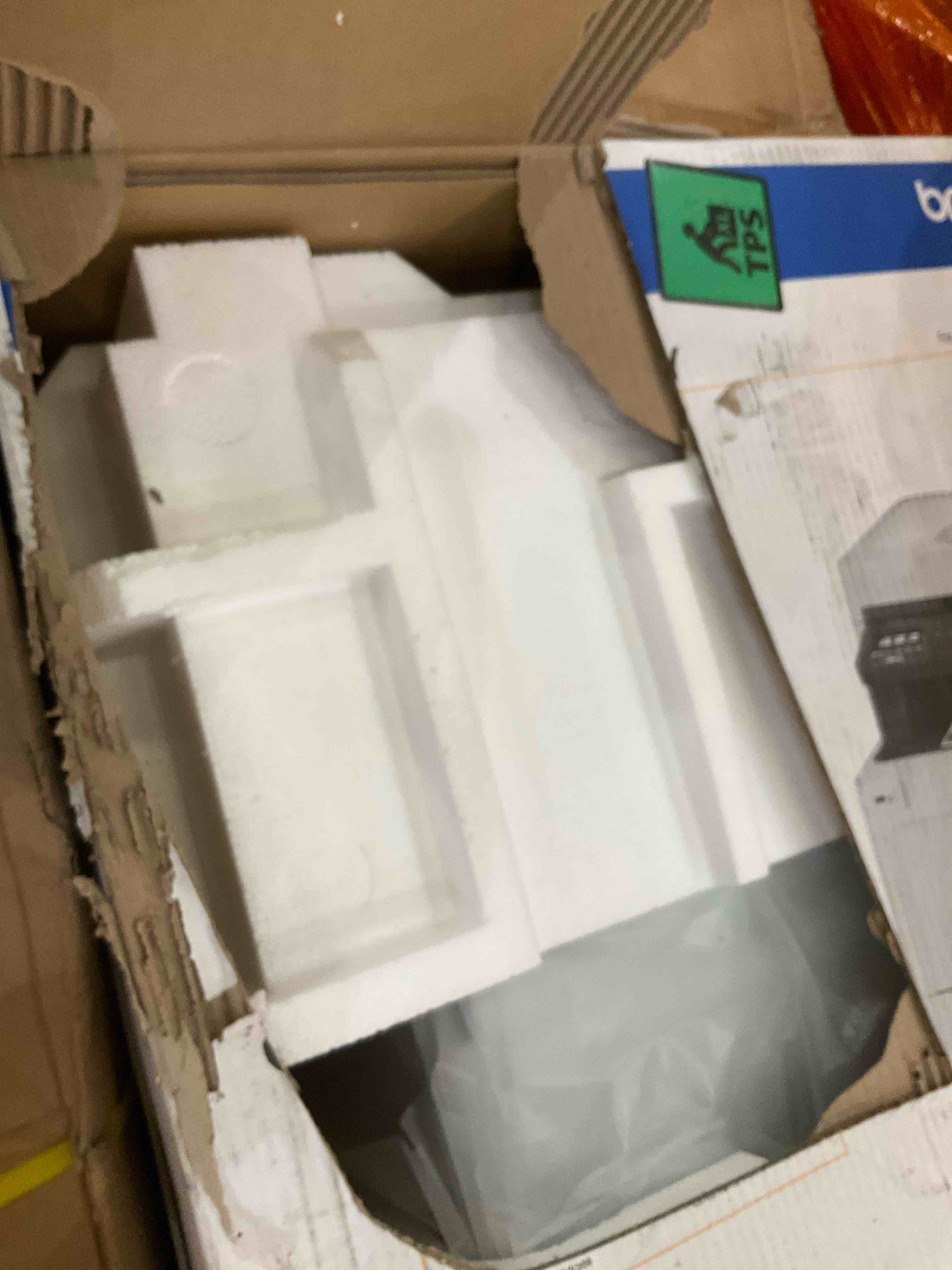 https://s3.amazonaws.com/lotting-images-prod/bidfta/PNK0282844_1738167160396.jpeg