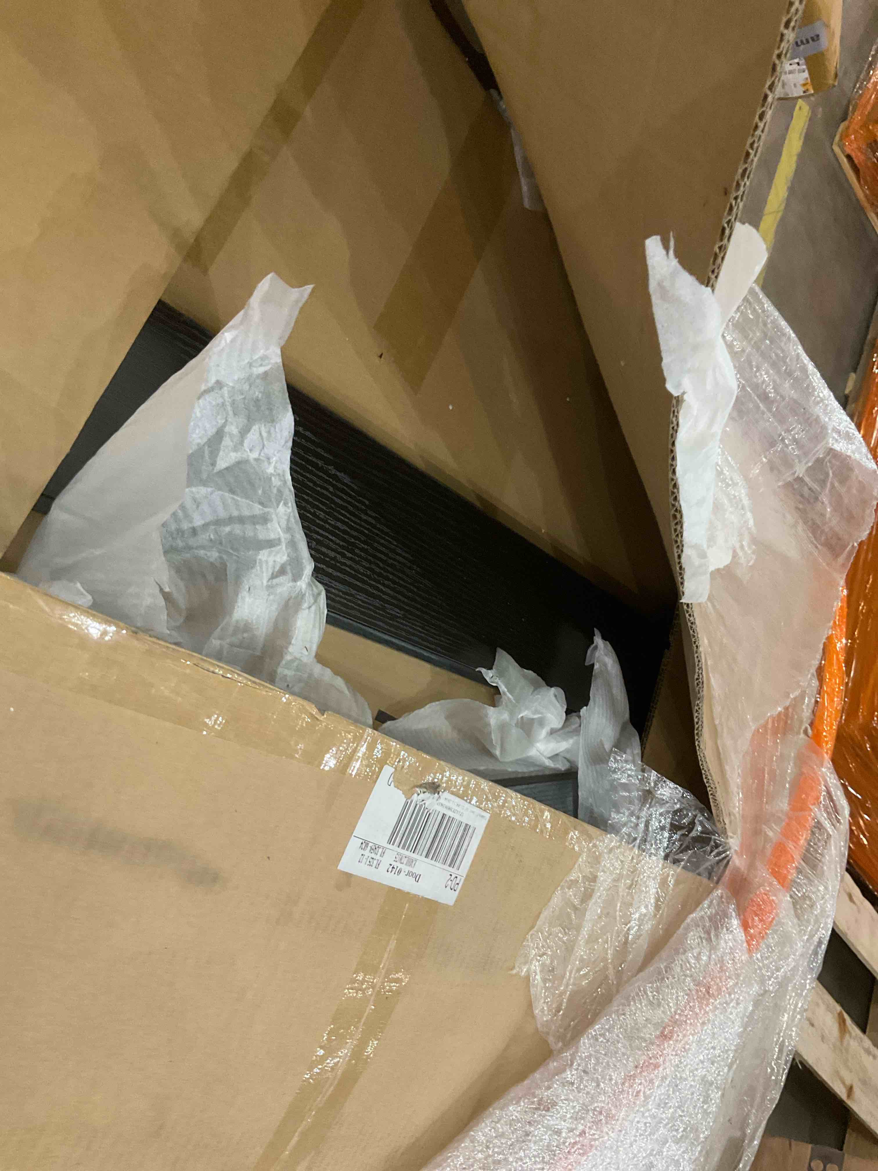 https://s3.amazonaws.com/lotting-images-prod/bidfta/PNK0282861_1738169640652.jpeg