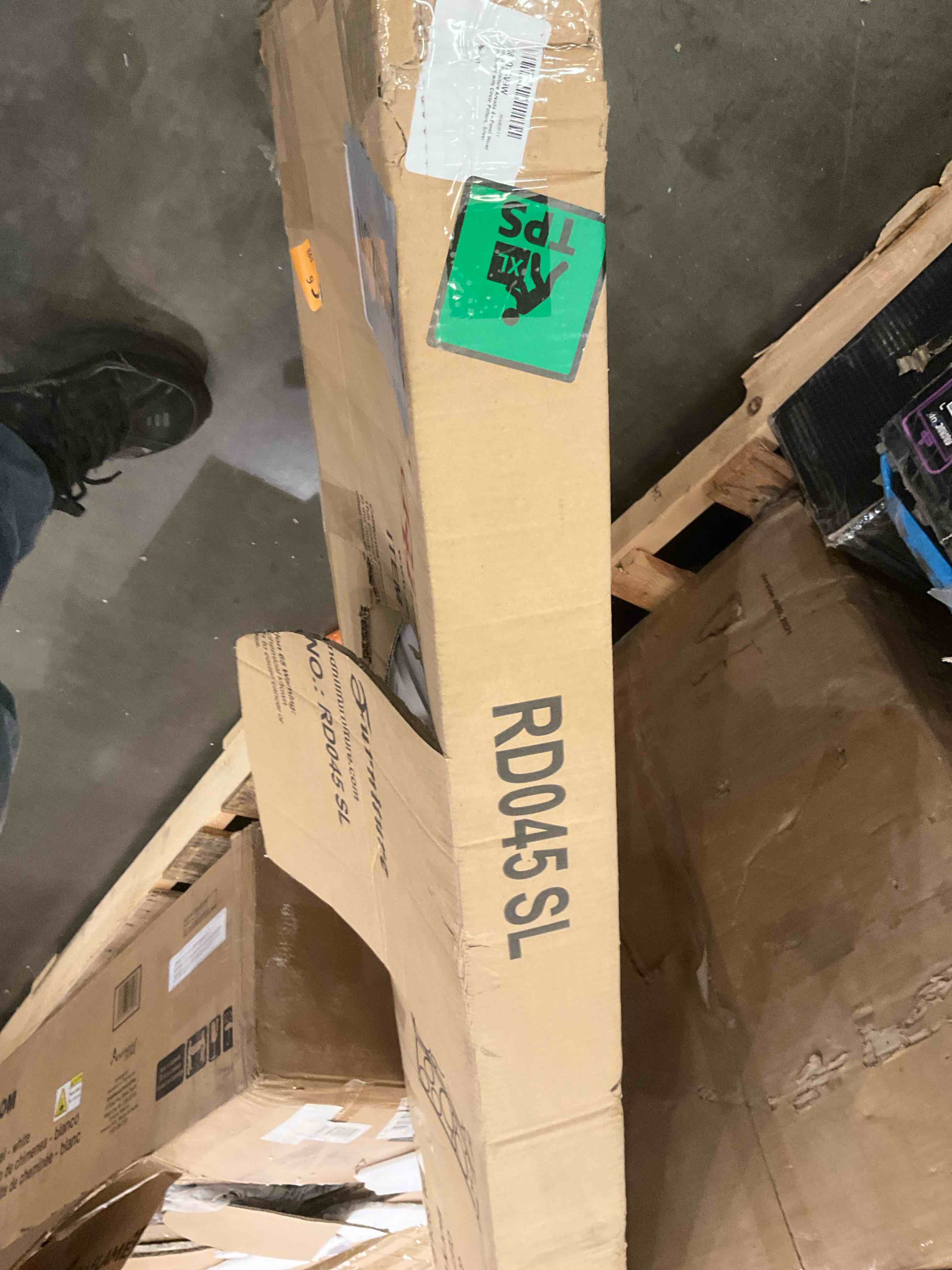 https://s3.amazonaws.com/lotting-images-prod/bidfta/PNK0282882_1738174059778.jpeg