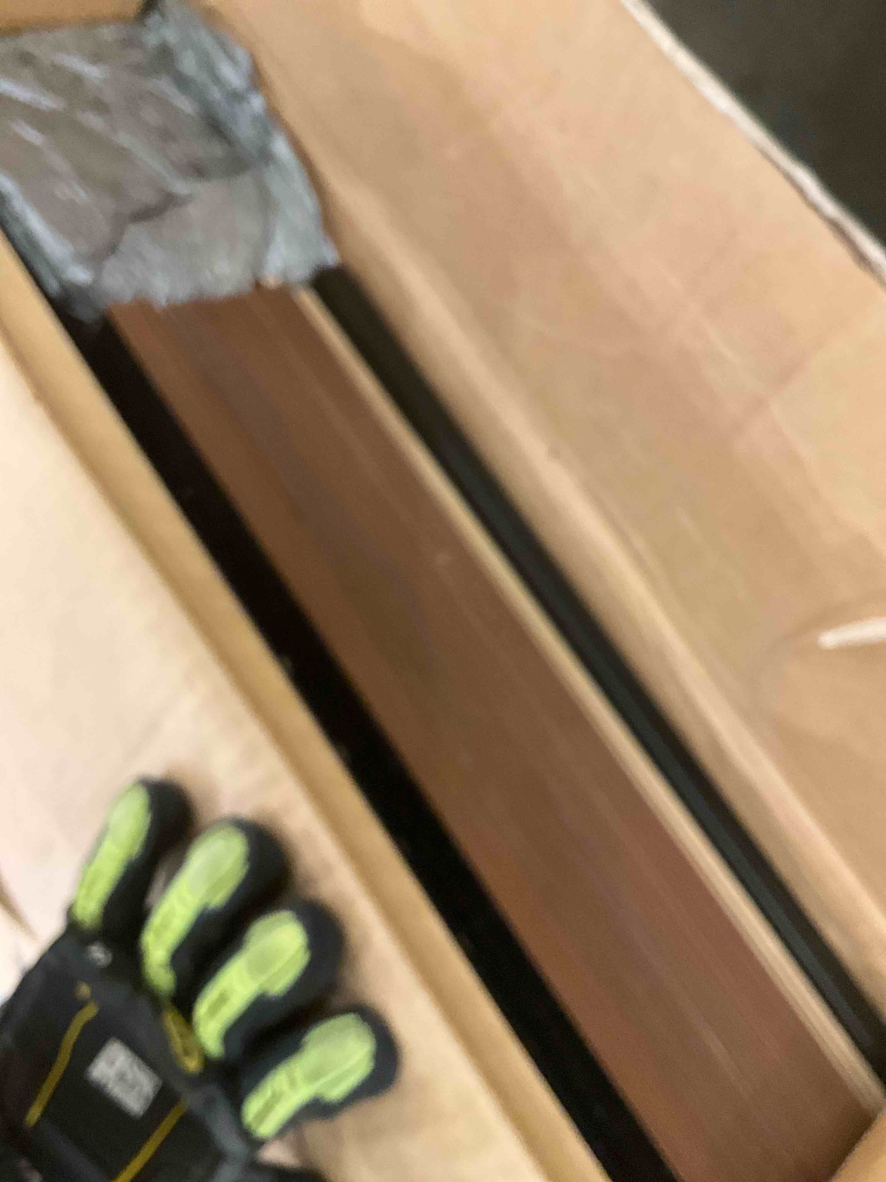 https://s3.amazonaws.com/lotting-images-prod/bidfta/PNK0282886_1738174348272.jpeg