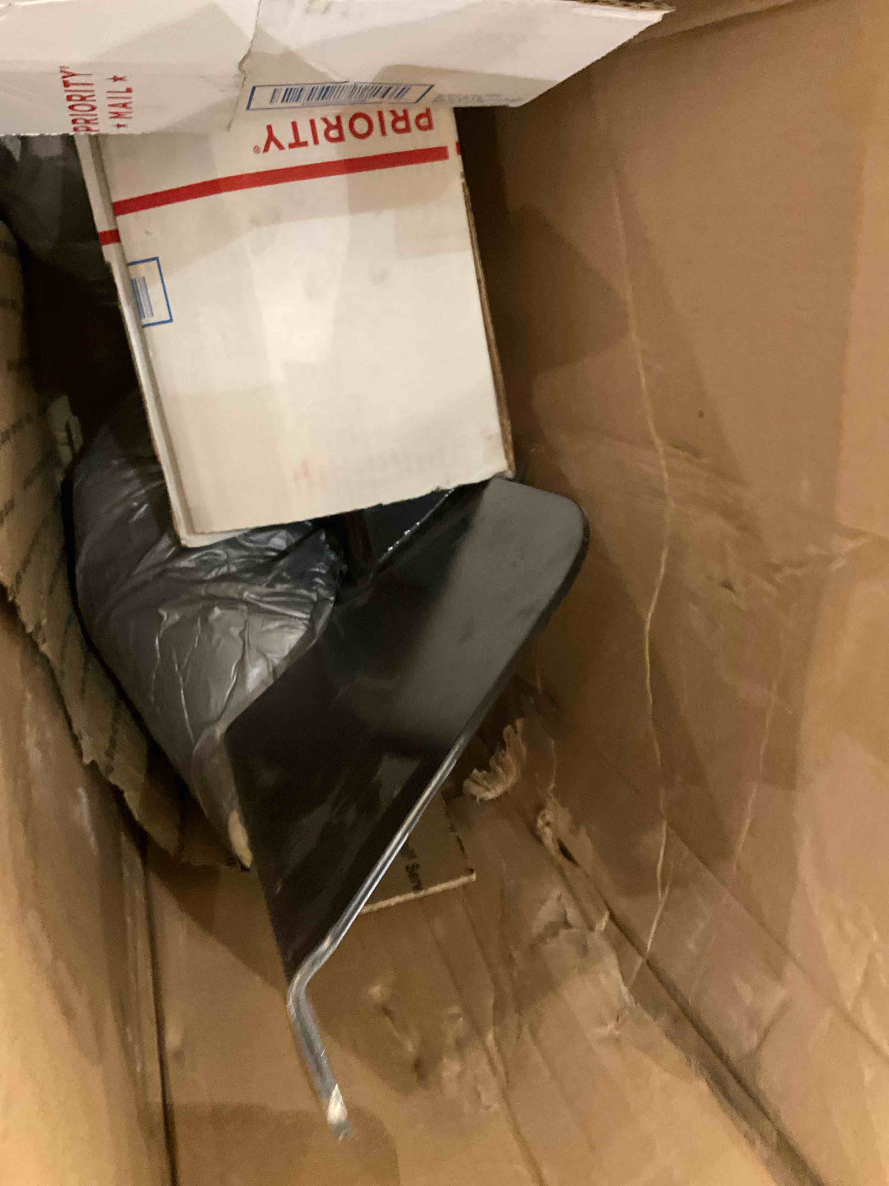 https://s3.amazonaws.com/lotting-images-prod/bidfta/PNK0282904_1738176760177.jpeg