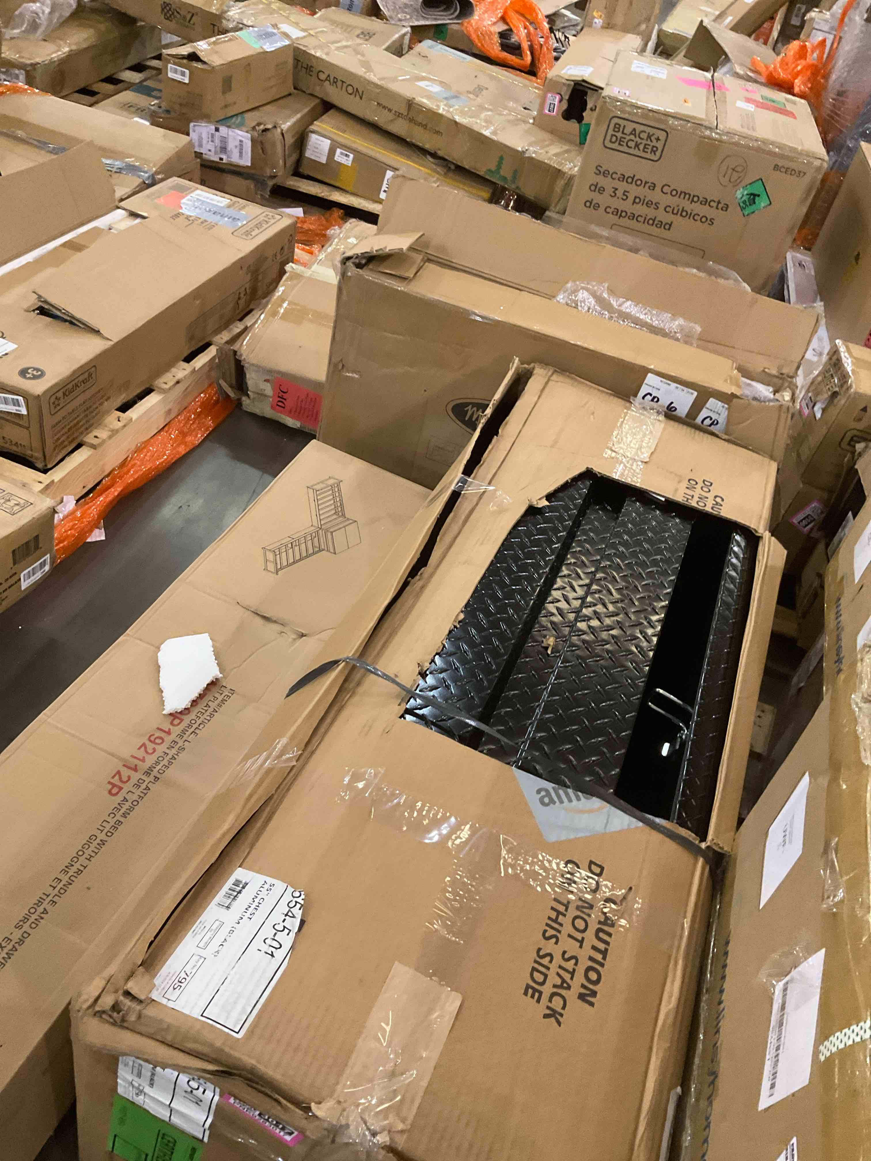 https://s3.amazonaws.com/lotting-images-prod/bidfta/PNK0283017_1738082676765.jpeg