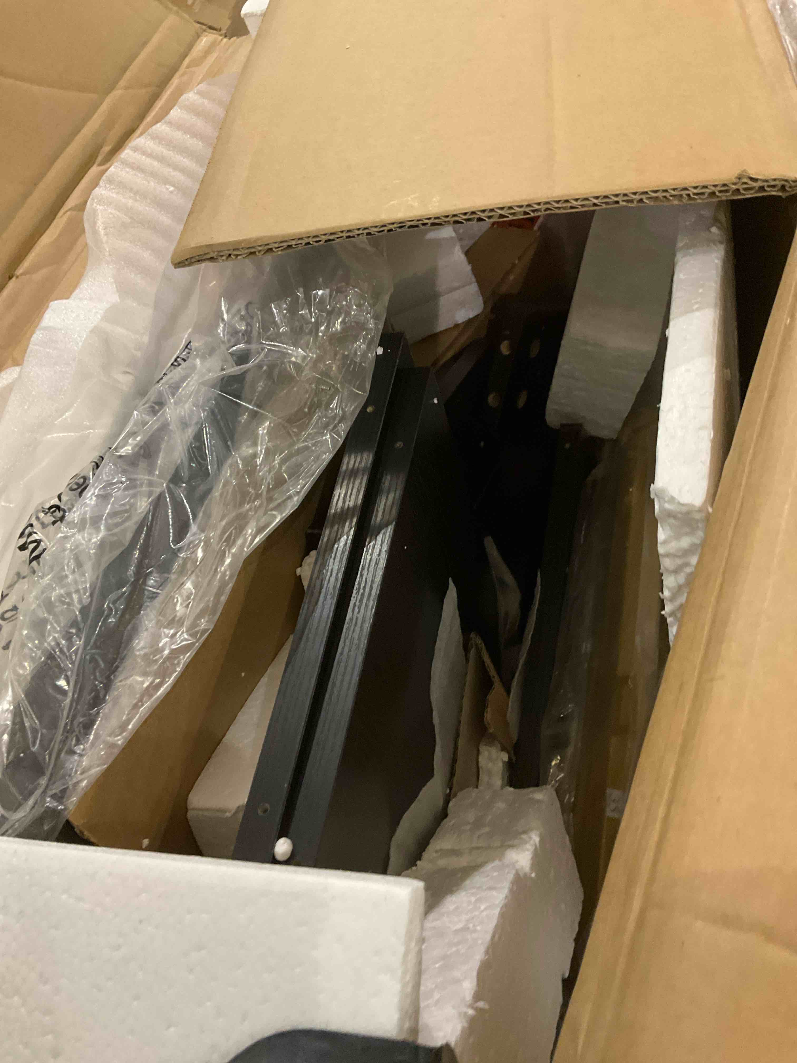 https://s3.amazonaws.com/lotting-images-prod/bidfta/PNK0283122_1738074077427.jpeg