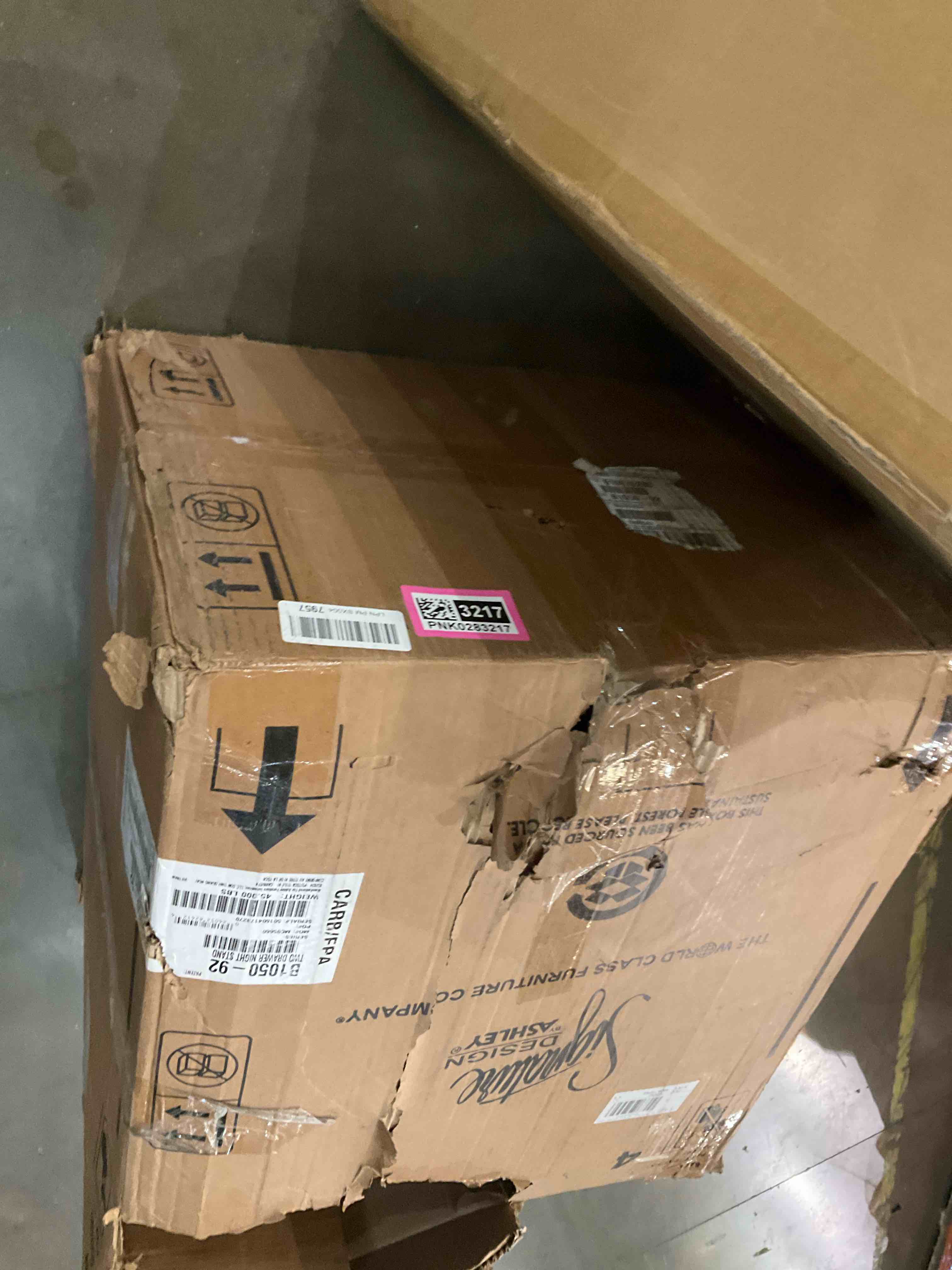 https://s3.amazonaws.com/lotting-images-prod/bidfta/PNK0283217_1738006614065.jpeg