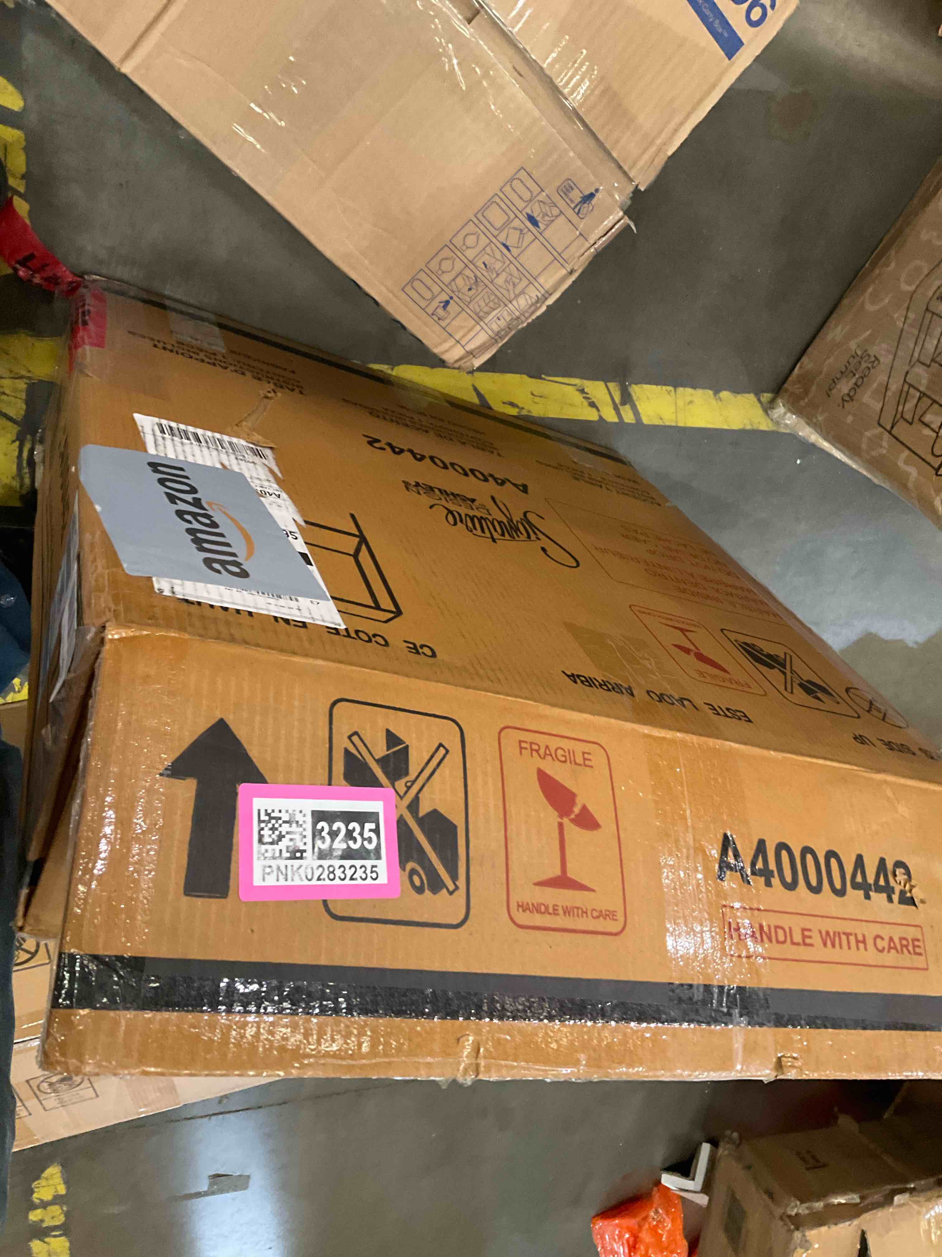 https://s3.amazonaws.com/lotting-images-prod/bidfta/PNK0283235_1738003648435.jpeg