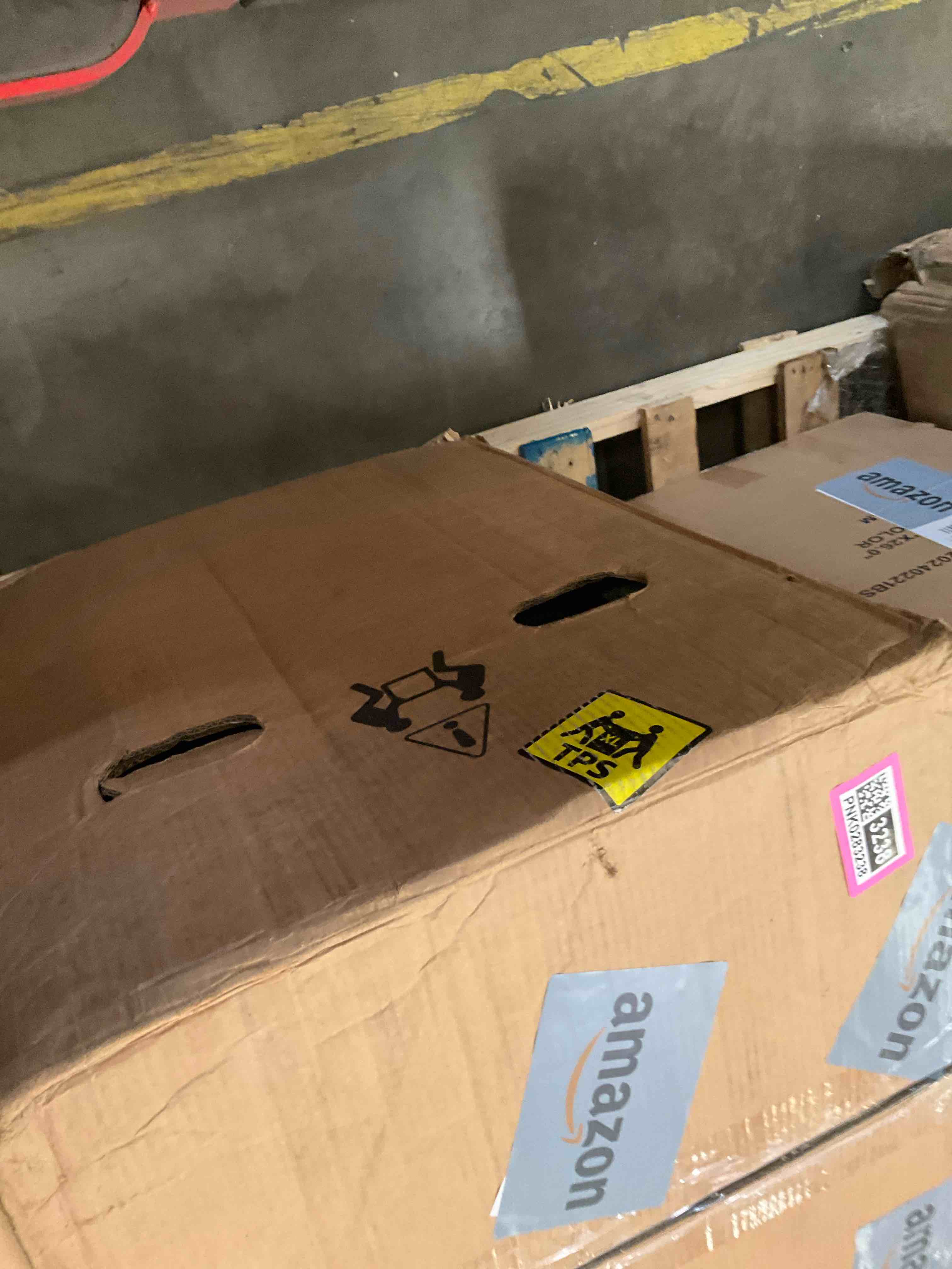 https://s3.amazonaws.com/lotting-images-prod/bidfta/PNK0283238_1738003469059.jpeg