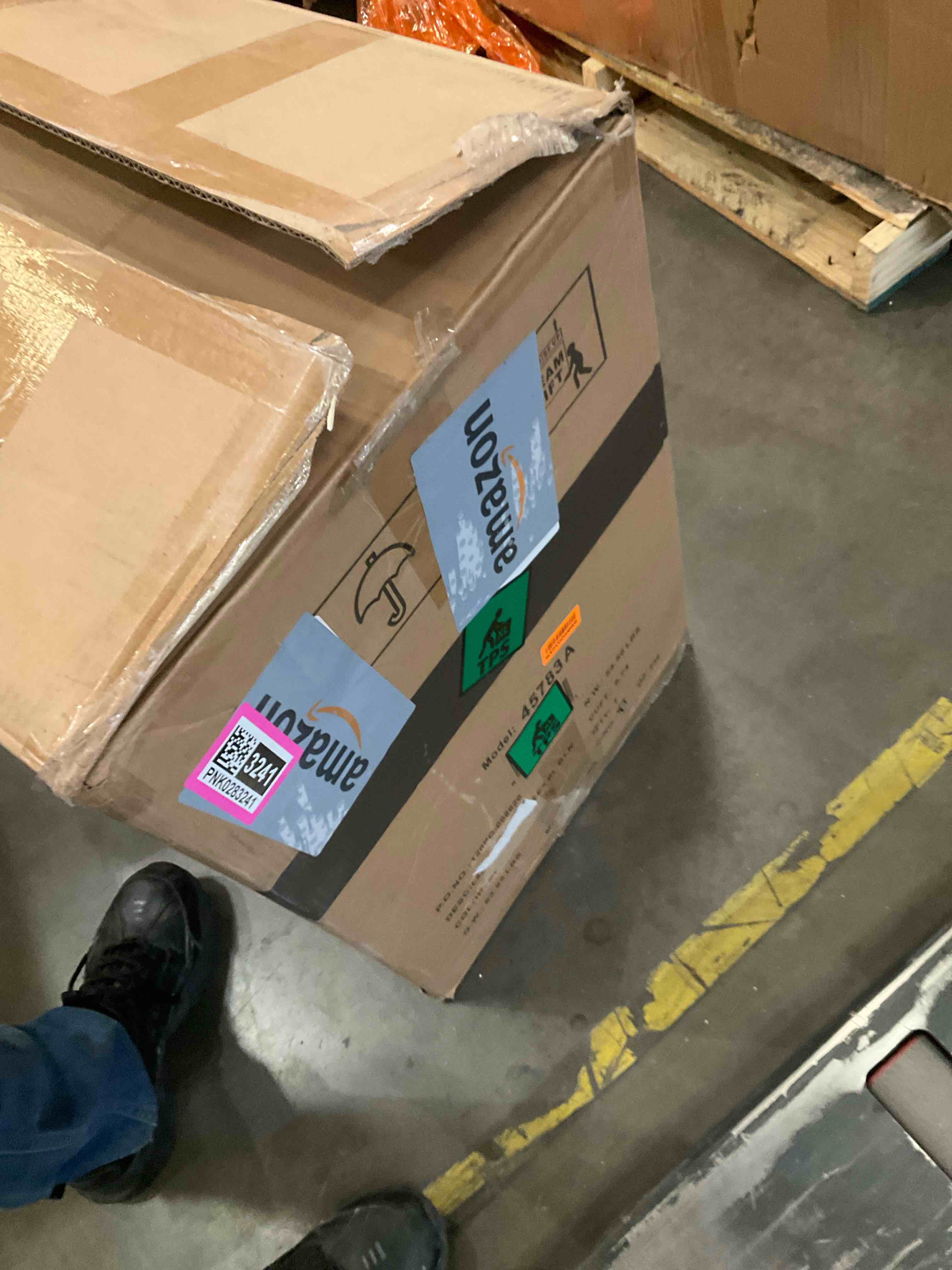 https://s3.amazonaws.com/lotting-images-prod/bidfta/PNK0283241_1738003270499.jpeg