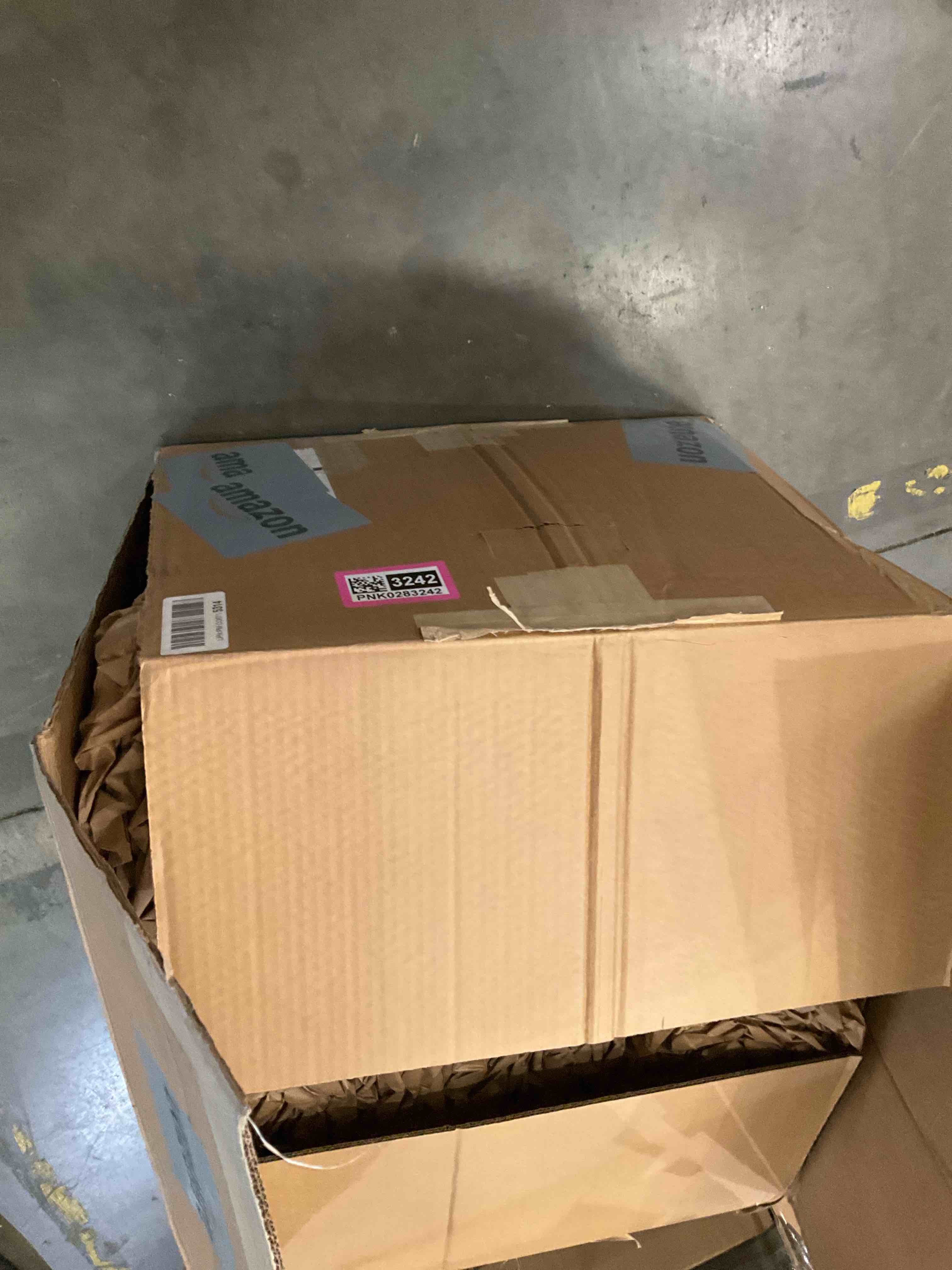 https://s3.amazonaws.com/lotting-images-prod/bidfta/PNK0283242_1738003150363.jpeg